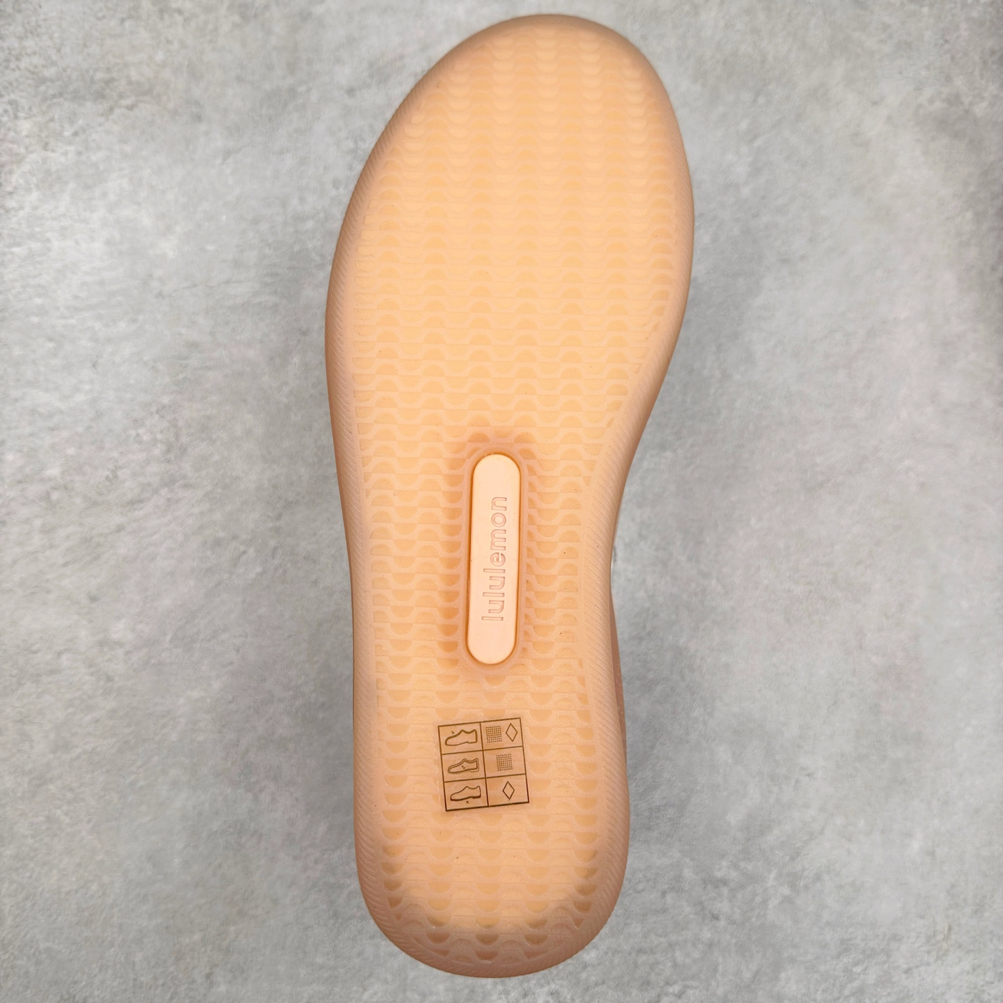 图片[9]-＃K1 lululemon Cityverse 露露乐檬极简主义减震耐磨低帮生活休闲鞋 Cityverse将运动性能融入经典休闲鞋中，中底提供出色缓震，并贴合足部曲线，带来全天候的舒适感。鞋面采用两种材质拼接，且前半部分采用热熔压胶处理，无任何缝线，保留了鞋身整体性。模制泡沫的鞋垫带来上乘的脚感，在平日休闲穿着时不会磨脚，也能提供轻质软弹的效果。25年来，lululemon一直秉持“感受为先”的设计理念，并相信更好的感受带来更好的表现。此次男鞋的设计亦是如此。投入多年研究，针对男性在不同运动场景中的脚步形态设计了不同鞋履款式。同时，还进行了生物力学与形态学研究，为“他”带来更好的贴合度和感受。尺码：36 36.5 37.5 38 38.5 39 40 40.5 41 42 42.5 43 44 44.5 45-选品中心