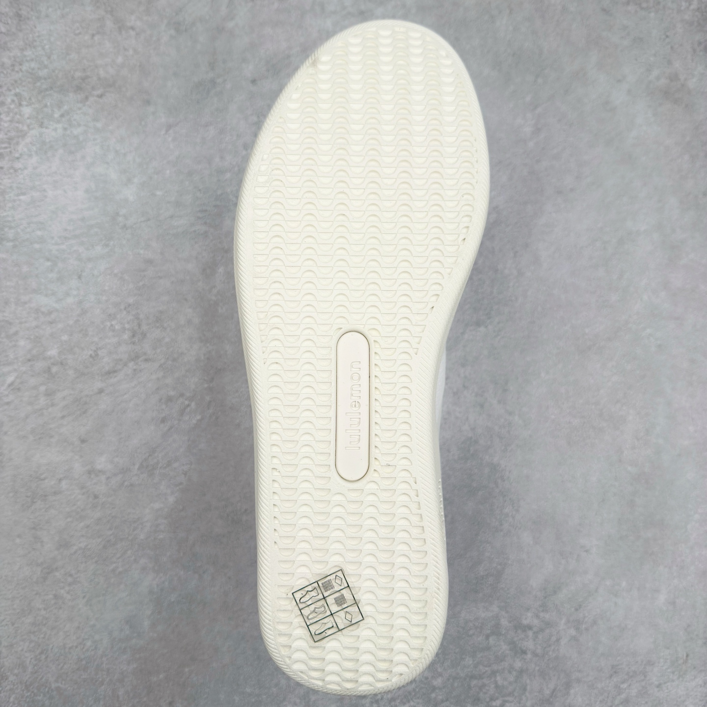 图片[9]-＃K1 lululemon Cityverse 露露乐檬极简主义减震耐磨低帮生活休闲鞋 Cityverse将运动性能融入经典休闲鞋中，中底提供出色缓震，并贴合足部曲线，带来全天候的舒适感。鞋面采用两种材质拼接，且前半部分采用热熔压胶处理，无任何缝线，保留了鞋身整体性。模制泡沫的鞋垫带来上乘的脚感，在平日休闲穿着时不会磨脚，也能提供轻质软弹的效果。25年来，lululemon一直秉持“感受为先”的设计理念，并相信更好的感受带来更好的表现。此次男鞋的设计亦是如此。投入多年研究，针对男性在不同运动场景中的脚步形态设计了不同鞋履款式。同时，还进行了生物力学与形态学研究，为“他”带来更好的贴合度和感受。尺码：36 36.5 37.5 38 38.5 39 40 40.5 41 42 42.5 43 44 44.5 45-选品中心