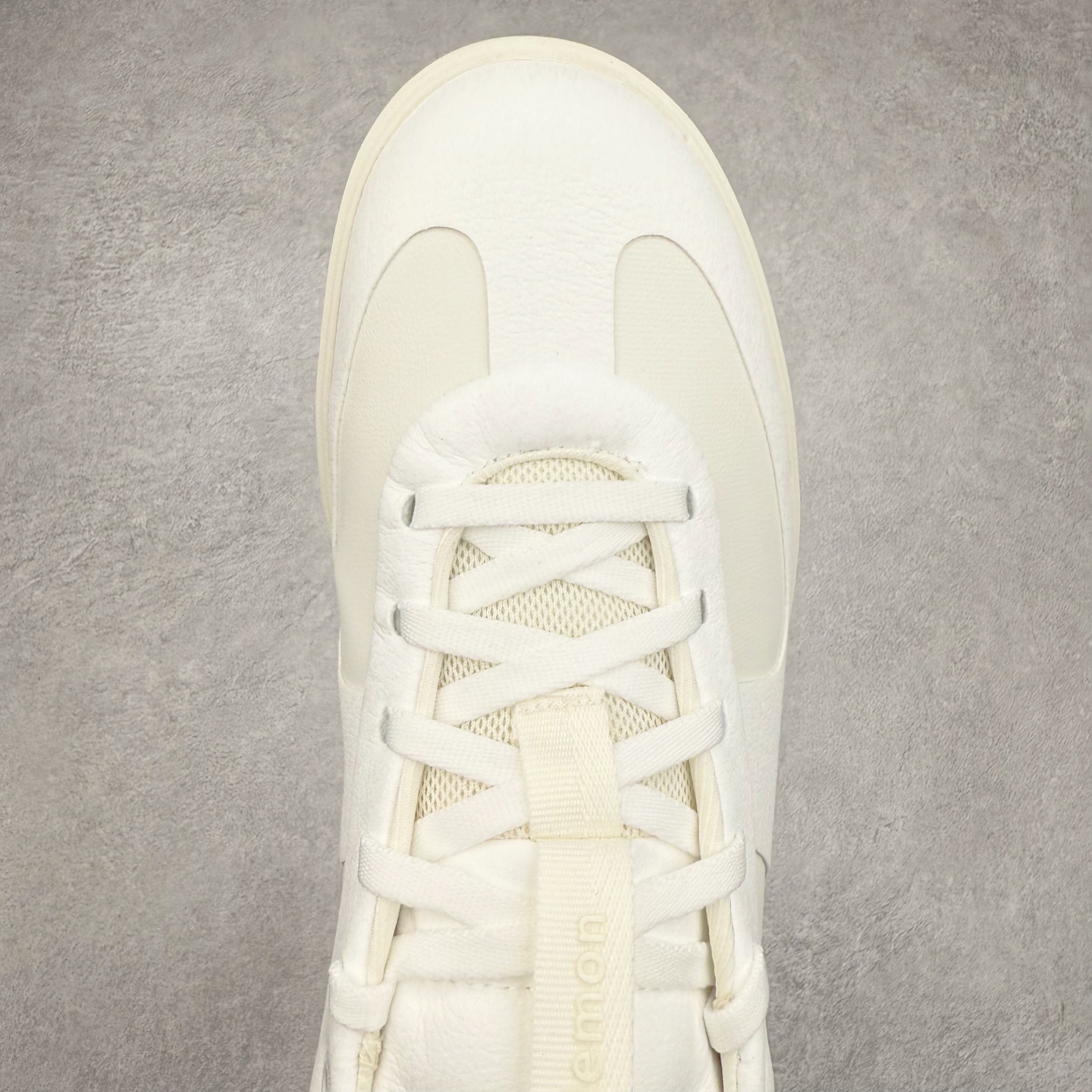 图片[4]-＃K1 lululemon Cityverse 露露乐檬极简主义减震耐磨低帮生活休闲鞋 Cityverse将运动性能融入经典休闲鞋中，中底提供出色缓震，并贴合足部曲线，带来全天候的舒适感。鞋面采用两种材质拼接，且前半部分采用热熔压胶处理，无任何缝线，保留了鞋身整体性。模制泡沫的鞋垫带来上乘的脚感，在平日休闲穿着时不会磨脚，也能提供轻质软弹的效果。25年来，lululemon一直秉持“感受为先”的设计理念，并相信更好的感受带来更好的表现。此次男鞋的设计亦是如此。投入多年研究，针对男性在不同运动场景中的脚步形态设计了不同鞋履款式。同时，还进行了生物力学与形态学研究，为“他”带来更好的贴合度和感受。尺码：36 36.5 37.5 38 38.5 39 40 40.5 41 42 42.5 43 44 44.5 45-选品中心