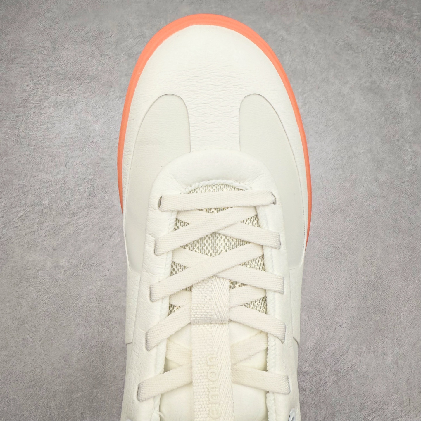 图片[4]-＃K1 lululemon Cityverse 露露乐檬极简主义减震耐磨低帮生活休闲鞋 Cityverse将运动性能融入经典休闲鞋中，中底提供出色缓震，并贴合足部曲线，带来全天候的舒适感。鞋面采用两种材质拼接，且前半部分采用热熔压胶处理，无任何缝线，保留了鞋身整体性。模制泡沫的鞋垫带来上乘的脚感，在平日休闲穿着时不会磨脚，也能提供轻质软弹的效果。25年来，lululemon一直秉持“感受为先”的设计理念，并相信更好的感受带来更好的表现。此次男鞋的设计亦是如此。投入多年研究，针对男性在不同运动场景中的脚步形态设计了不同鞋履款式。同时，还进行了生物力学与形态学研究，为“他”带来更好的贴合度和感受。尺码：36 36.5 37.5 38 38.5 39 40 40.5 41 42 42.5 43 44 44.5 45-选品中心