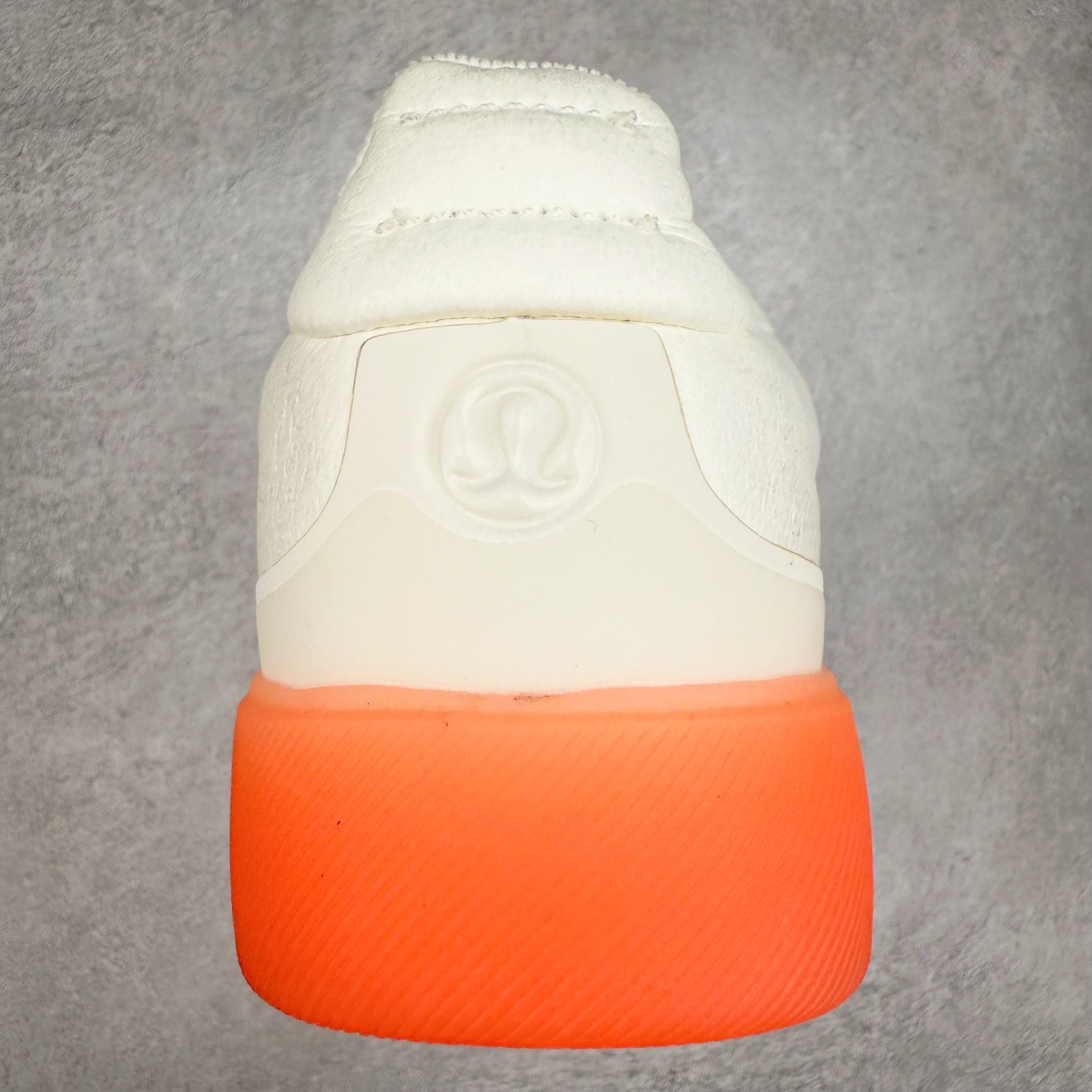 图片[8]-＃K1 lululemon Cityverse 露露乐檬极简主义减震耐磨低帮生活休闲鞋 Cityverse将运动性能融入经典休闲鞋中，中底提供出色缓震，并贴合足部曲线，带来全天候的舒适感。鞋面采用两种材质拼接，且前半部分采用热熔压胶处理，无任何缝线，保留了鞋身整体性。模制泡沫的鞋垫带来上乘的脚感，在平日休闲穿着时不会磨脚，也能提供轻质软弹的效果。25年来，lululemon一直秉持“感受为先”的设计理念，并相信更好的感受带来更好的表现。此次男鞋的设计亦是如此。投入多年研究，针对男性在不同运动场景中的脚步形态设计了不同鞋履款式。同时，还进行了生物力学与形态学研究，为“他”带来更好的贴合度和感受。尺码：36 36.5 37.5 38 38.5 39 40 40.5 41 42 42.5 43 44 44.5 45-选品中心