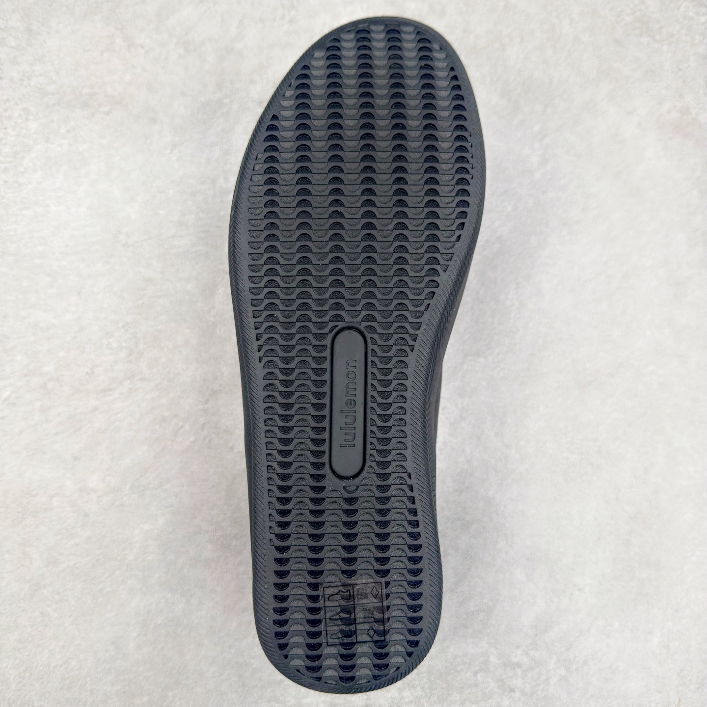 图片[9]-＃K1 lululemon Cityverse 露露乐檬极简主义减震耐磨低帮生活休闲鞋 Cityverse将运动性能融入经典休闲鞋中，中底提供出色缓震，并贴合足部曲线，带来全天候的舒适感。鞋面采用两种材质拼接，且前半部分采用热熔压胶处理，无任何缝线，保留了鞋身整体性。模制泡沫的鞋垫带来上乘的脚感，在平日休闲穿着时不会磨脚，也能提供轻质软弹的效果。25年来，lululemon一直秉持“感受为先”的设计理念，并相信更好的感受带来更好的表现。此次男鞋的设计亦是如此。投入多年研究，针对男性在不同运动场景中的脚步形态设计了不同鞋履款式。同时，还进行了生物力学与形态学研究，为“他”带来更好的贴合度和感受。尺码：36 36.5 37.5 38 38.5 39 40 40.5 41 42 42.5 43 44 44.5 45-选品中心