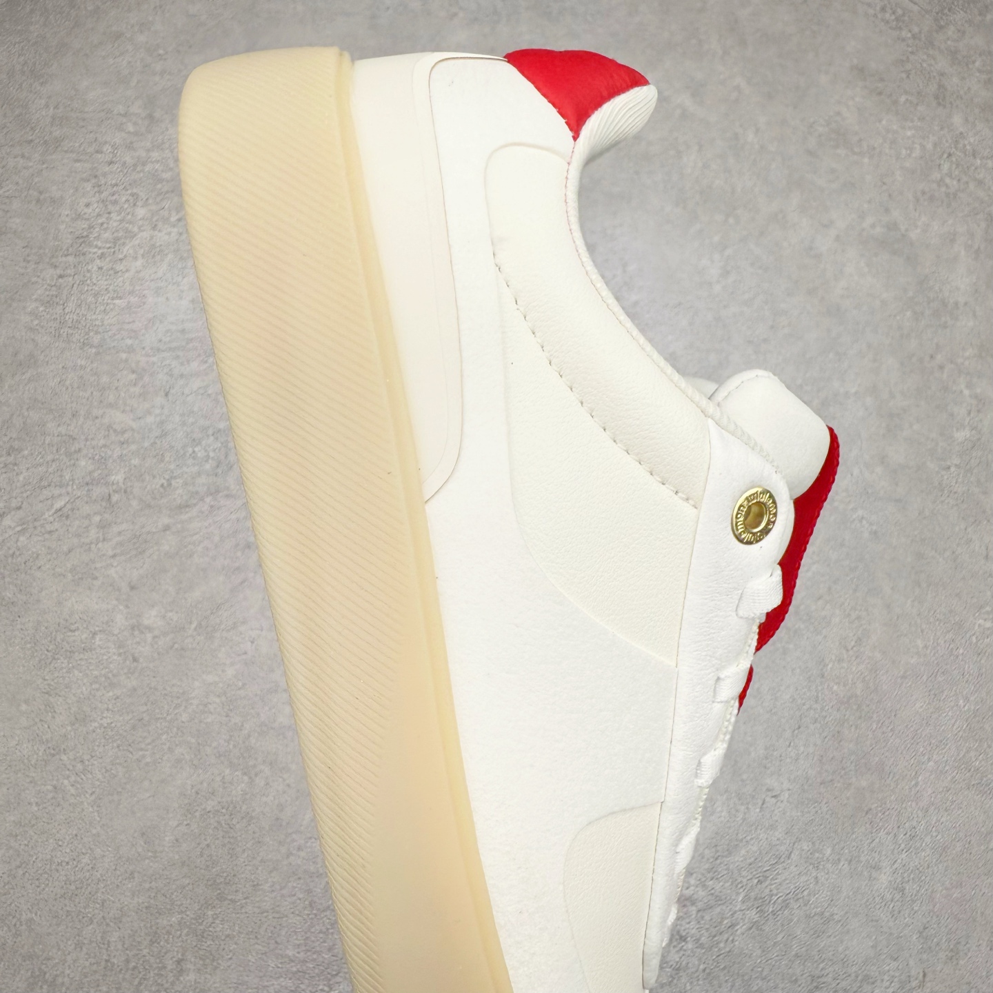 图片[6]-＃K1 lululemon Cityverse 露露乐檬极简主义减震耐磨低帮生活休闲鞋 Cityverse将运动性能融入经典休闲鞋中，中底提供出色缓震，并贴合足部曲线，带来全天候的舒适感。鞋面采用两种材质拼接，且前半部分采用热熔压胶处理，无任何缝线，保留了鞋身整体性。模制泡沫的鞋垫带来上乘的脚感，在平日休闲穿着时不会磨脚，也能提供轻质软弹的效果。25年来，lululemon一直秉持“感受为先”的设计理念，并相信更好的感受带来更好的表现。此次男鞋的设计亦是如此。投入多年研究，针对男性在不同运动场景中的脚步形态设计了不同鞋履款式。同时，还进行了生物力学与形态学研究，为“他”带来更好的贴合度和感受。尺码：36 36.5 37.5 38 38.5 39 40 40.5 41 42 42.5 43 44 44.5 45-选品中心