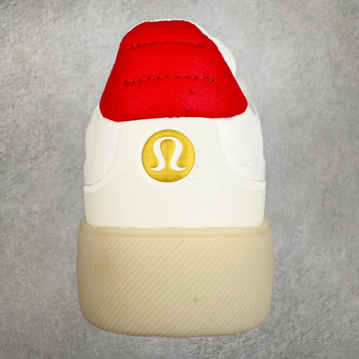 图片[8]-＃K1 lululemon Cityverse 露露乐檬极简主义减震耐磨低帮生活休闲鞋 Cityverse将运动性能融入经典休闲鞋中，中底提供出色缓震，并贴合足部曲线，带来全天候的舒适感。鞋面采用两种材质拼接，且前半部分采用热熔压胶处理，无任何缝线，保留了鞋身整体性。模制泡沫的鞋垫带来上乘的脚感，在平日休闲穿着时不会磨脚，也能提供轻质软弹的效果。25年来，lululemon一直秉持“感受为先”的设计理念，并相信更好的感受带来更好的表现。此次男鞋的设计亦是如此。投入多年研究，针对男性在不同运动场景中的脚步形态设计了不同鞋履款式。同时，还进行了生物力学与形态学研究，为“他”带来更好的贴合度和感受。尺码：36 36.5 37.5 38 38.5 39 40 40.5 41 42 42.5 43 44 44.5 45-选品中心