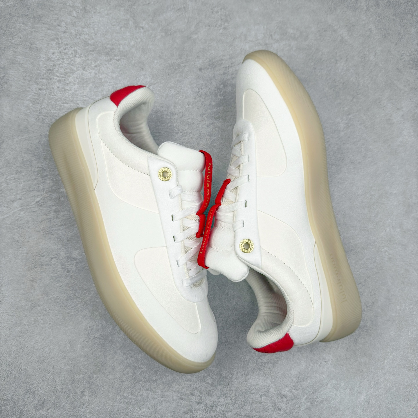 图片[3]-＃K1 lululemon Cityverse 露露乐檬极简主义减震耐磨低帮生活休闲鞋 Cityverse将运动性能融入经典休闲鞋中，中底提供出色缓震，并贴合足部曲线，带来全天候的舒适感。鞋面采用两种材质拼接，且前半部分采用热熔压胶处理，无任何缝线，保留了鞋身整体性。模制泡沫的鞋垫带来上乘的脚感，在平日休闲穿着时不会磨脚，也能提供轻质软弹的效果。25年来，lululemon一直秉持“感受为先”的设计理念，并相信更好的感受带来更好的表现。此次男鞋的设计亦是如此。投入多年研究，针对男性在不同运动场景中的脚步形态设计了不同鞋履款式。同时，还进行了生物力学与形态学研究，为“他”带来更好的贴合度和感受。尺码：36 36.5 37.5 38 38.5 39 40 40.5 41 42 42.5 43 44 44.5 45-选品中心