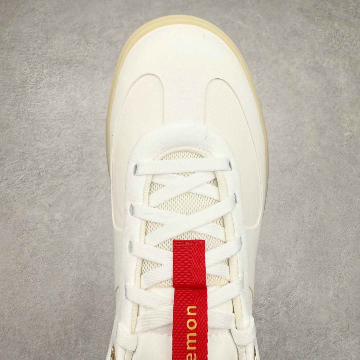 图片[4]-＃K1 lululemon Cityverse 露露乐檬极简主义减震耐磨低帮生活休闲鞋 Cityverse将运动性能融入经典休闲鞋中，中底提供出色缓震，并贴合足部曲线，带来全天候的舒适感。鞋面采用两种材质拼接，且前半部分采用热熔压胶处理，无任何缝线，保留了鞋身整体性。模制泡沫的鞋垫带来上乘的脚感，在平日休闲穿着时不会磨脚，也能提供轻质软弹的效果。25年来，lululemon一直秉持“感受为先”的设计理念，并相信更好的感受带来更好的表现。此次男鞋的设计亦是如此。投入多年研究，针对男性在不同运动场景中的脚步形态设计了不同鞋履款式。同时，还进行了生物力学与形态学研究，为“他”带来更好的贴合度和感受。尺码：36 36.5 37.5 38 38.5 39 40 40.5 41 42 42.5 43 44 44.5 45-选品中心