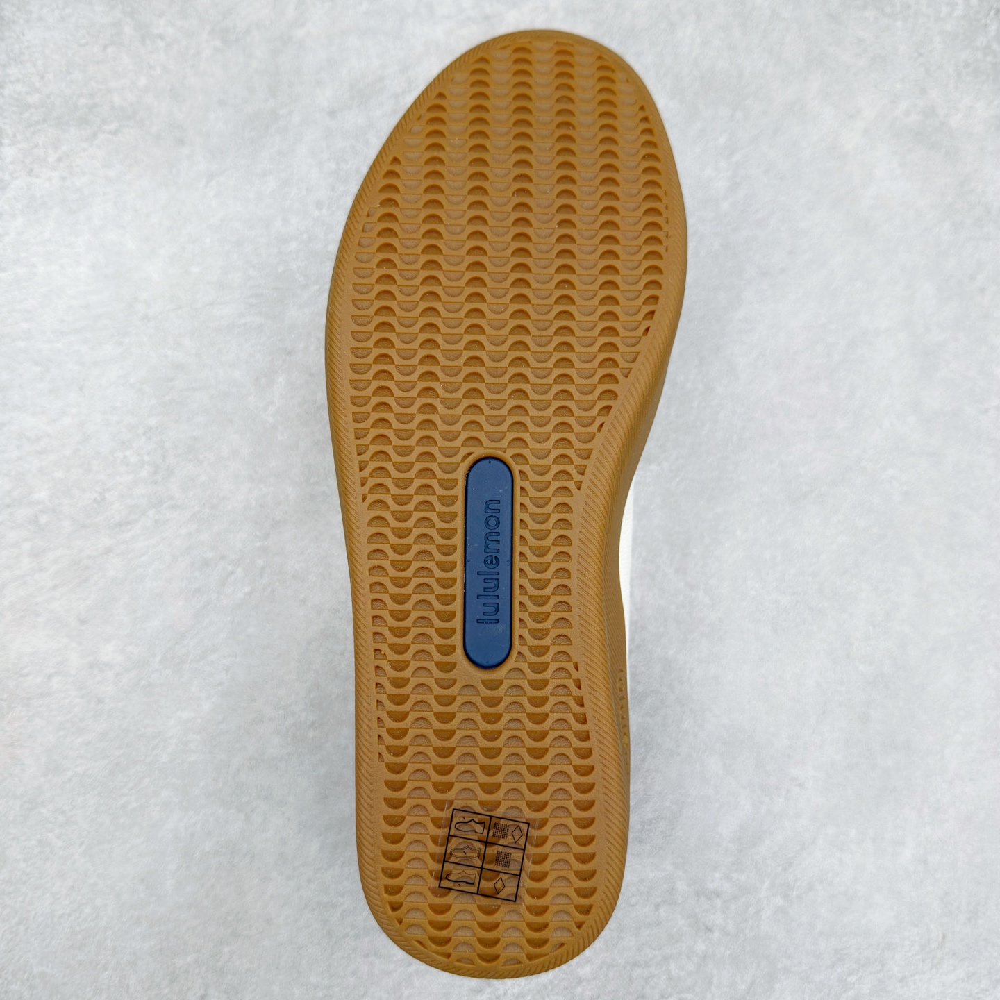 图片[9]-＃K1 lululemon Cityverse 露露乐檬极简主义减震耐磨低帮生活休闲鞋 Cityverse将运动性能融入经典休闲鞋中，中底提供出色缓震，并贴合足部曲线，带来全天候的舒适感。鞋面采用两种材质拼接，且前半部分采用热熔压胶处理，无任何缝线，保留了鞋身整体性。模制泡沫的鞋垫带来上乘的脚感，在平日休闲穿着时不会磨脚，也能提供轻质软弹的效果。25年来，lululemon一直秉持“感受为先”的设计理念，并相信更好的感受带来更好的表现。此次男鞋的设计亦是如此。投入多年研究，针对男性在不同运动场景中的脚步形态设计了不同鞋履款式。同时，还进行了生物力学与形态学研究，为“他”带来更好的贴合度和感受。尺码：36 36.5 37.5 38 38.5 39 40 40.5 41 42 42.5 43 44 44.5 45-选品中心