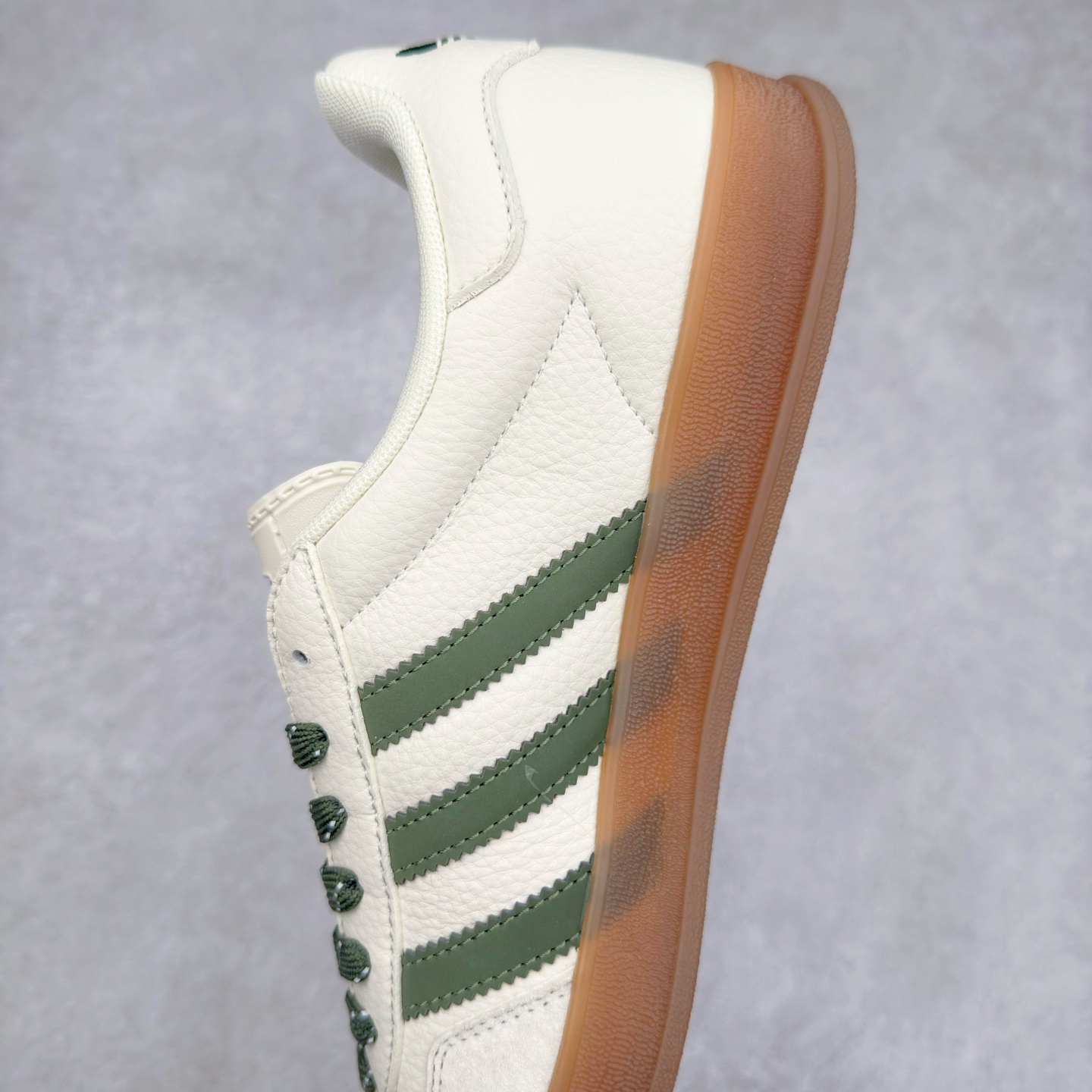 图片[7]-＃C2 AD Gazelle Indoor Trainers 羚羊内训系列低帮复古百搭休闲运动德训风板鞋 DM1234 90年代经典的复刻版！自60年代以足球训练鞋面世以来,Gazelle就以其经典设计席卷全球。1991年版本的复刻,再造经典Gazelle。采用皮革打造,搭配浊色细节,让这款经典更加简约。尺码：36 36⅔ 37⅓ 38 38⅔ 39⅓ 40 40⅔ 41⅓ 42 42⅔ 43⅓ 44⅓ 44⅔ 45-选品中心
