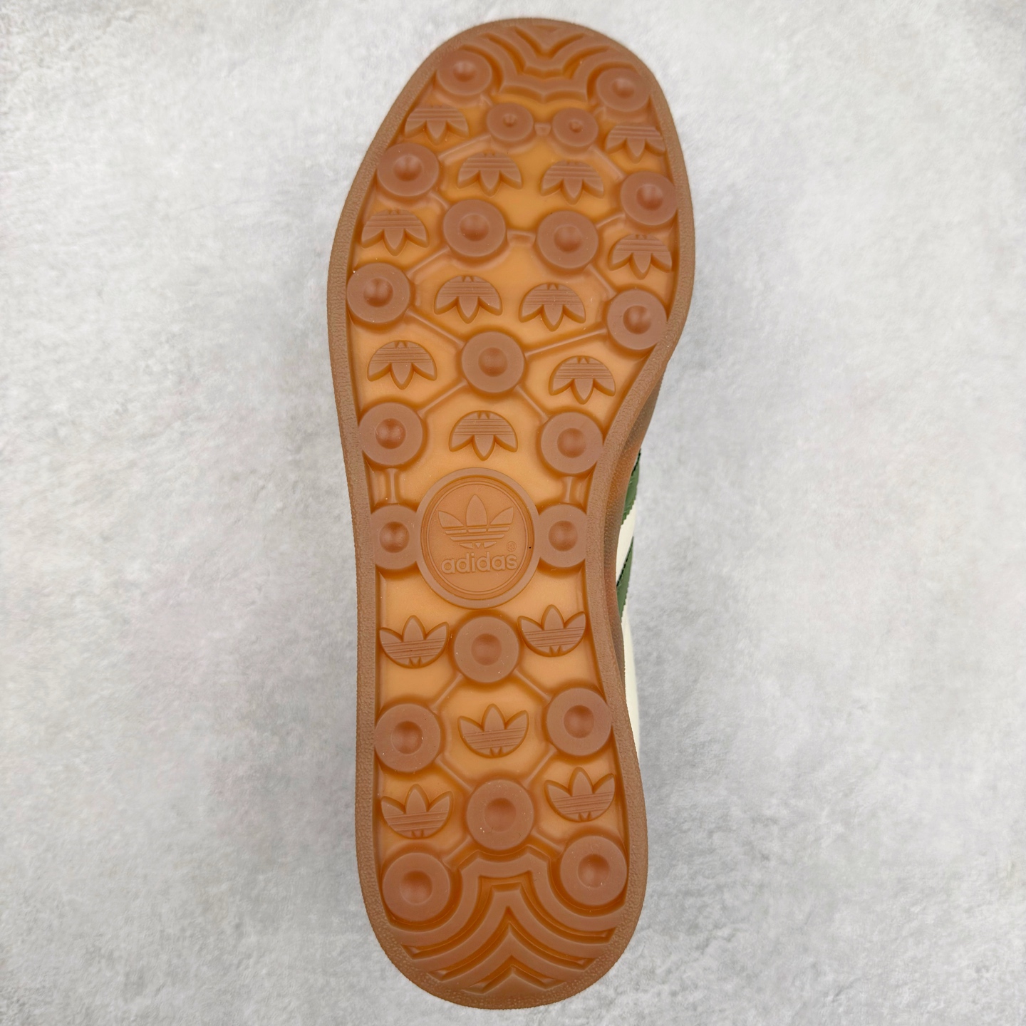 图片[9]-＃C2 AD Gazelle Indoor Trainers 羚羊内训系列低帮复古百搭休闲运动德训风板鞋 DM1234 90年代经典的复刻版！自60年代以足球训练鞋面世以来,Gazelle就以其经典设计席卷全球。1991年版本的复刻,再造经典Gazelle。采用皮革打造,搭配浊色细节,让这款经典更加简约。尺码：36 36⅔ 37⅓ 38 38⅔ 39⅓ 40 40⅔ 41⅓ 42 42⅔ 43⅓ 44⅓ 44⅔ 45-选品中心