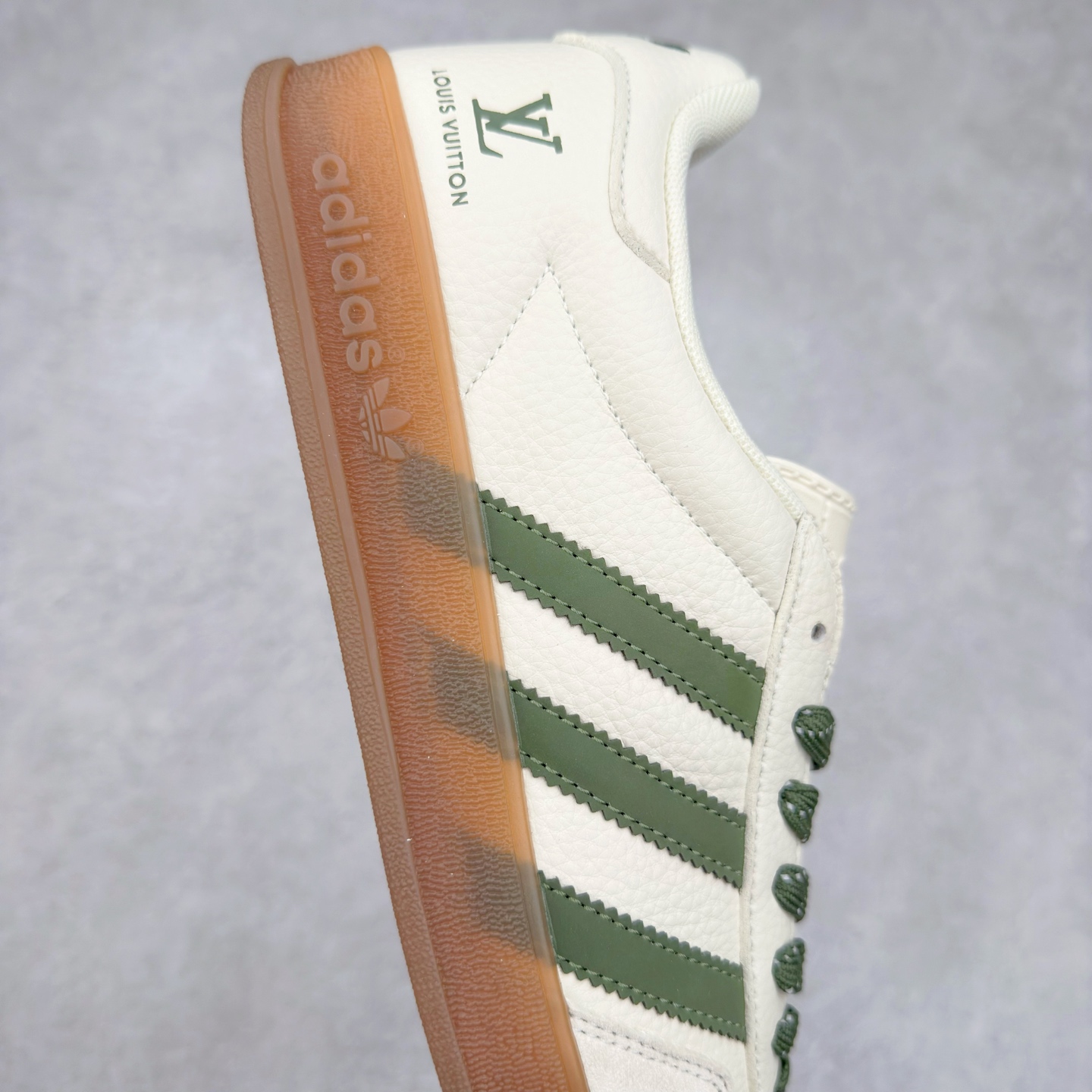 图片[6]-＃C2 AD Gazelle Indoor Trainers 羚羊内训系列低帮复古百搭休闲运动德训风板鞋 DM1234 90年代经典的复刻版！自60年代以足球训练鞋面世以来,Gazelle就以其经典设计席卷全球。1991年版本的复刻,再造经典Gazelle。采用皮革打造,搭配浊色细节,让这款经典更加简约。尺码：36 36⅔ 37⅓ 38 38⅔ 39⅓ 40 40⅔ 41⅓ 42 42⅔ 43⅓ 44⅓ 44⅔ 45-选品中心