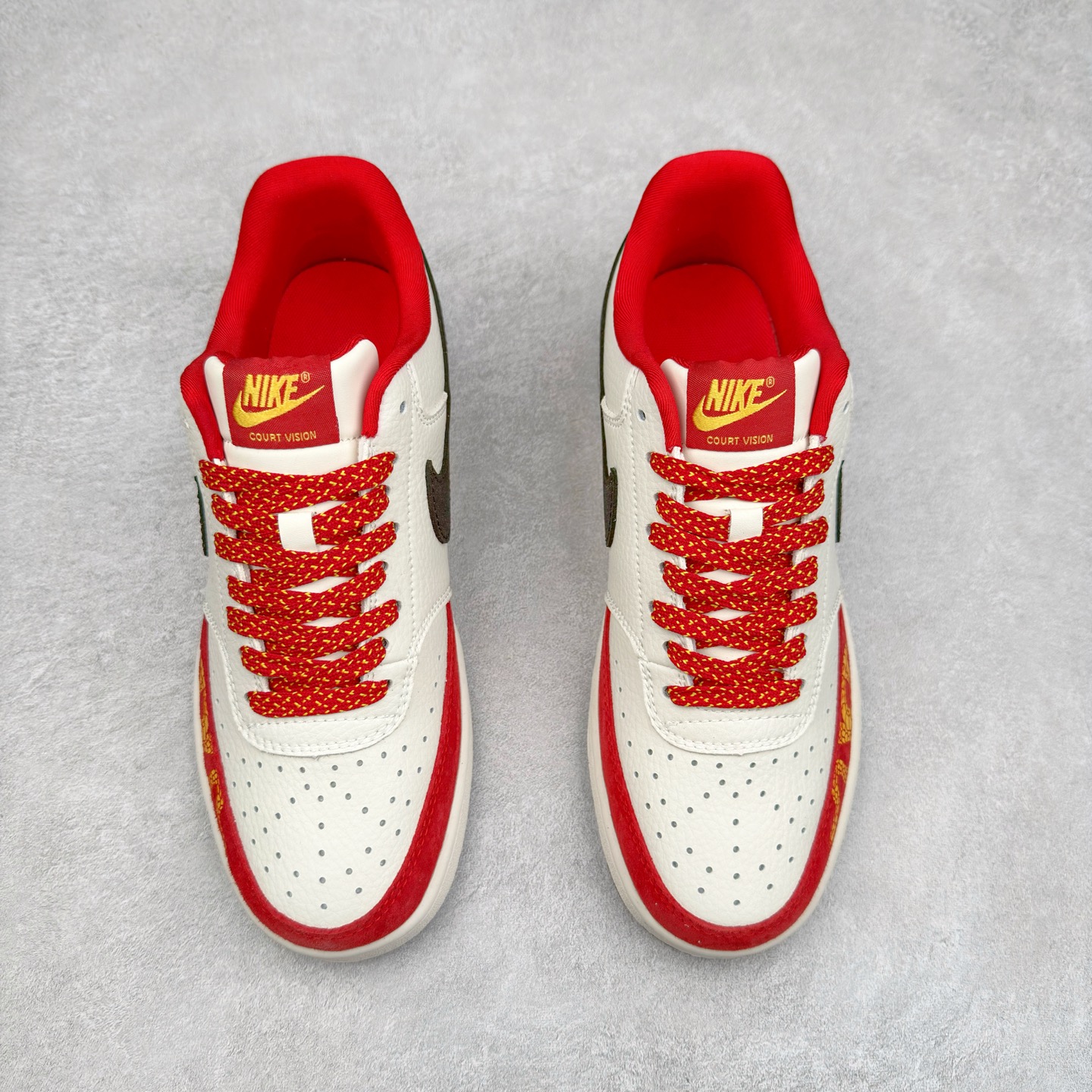 图片[2]-＃C2 NK Court Vision Low CV低帮复古百搭透气休闲运动板鞋 FD5188-129 口碑实力大厂出品 出货即市场巅峰 全套原纸板楦头开发 原汁原味 完美呈现版型 原数据独家私模大底 超高清洁度 极限压缩成本 超级跑量款式 经典耐用的设计 兼顾舒适脚感和出众风范 演绎匠心之作 结构性的支撑贴合感结合复古篮球设计 塑就场外全明星风范 实拍调校N版已经零色差零失真 百分百还原实物色彩所见即所得 不存在货不对板色差等低级问题 选购参考实物拍摄 不混卖不参货 只用心做好货严格选品 承诺混一赔十 尺码：36 36.5 37.5 38 38.5 39 40 40.5 41 42 42.5 43 44 44.5 45-选品中心