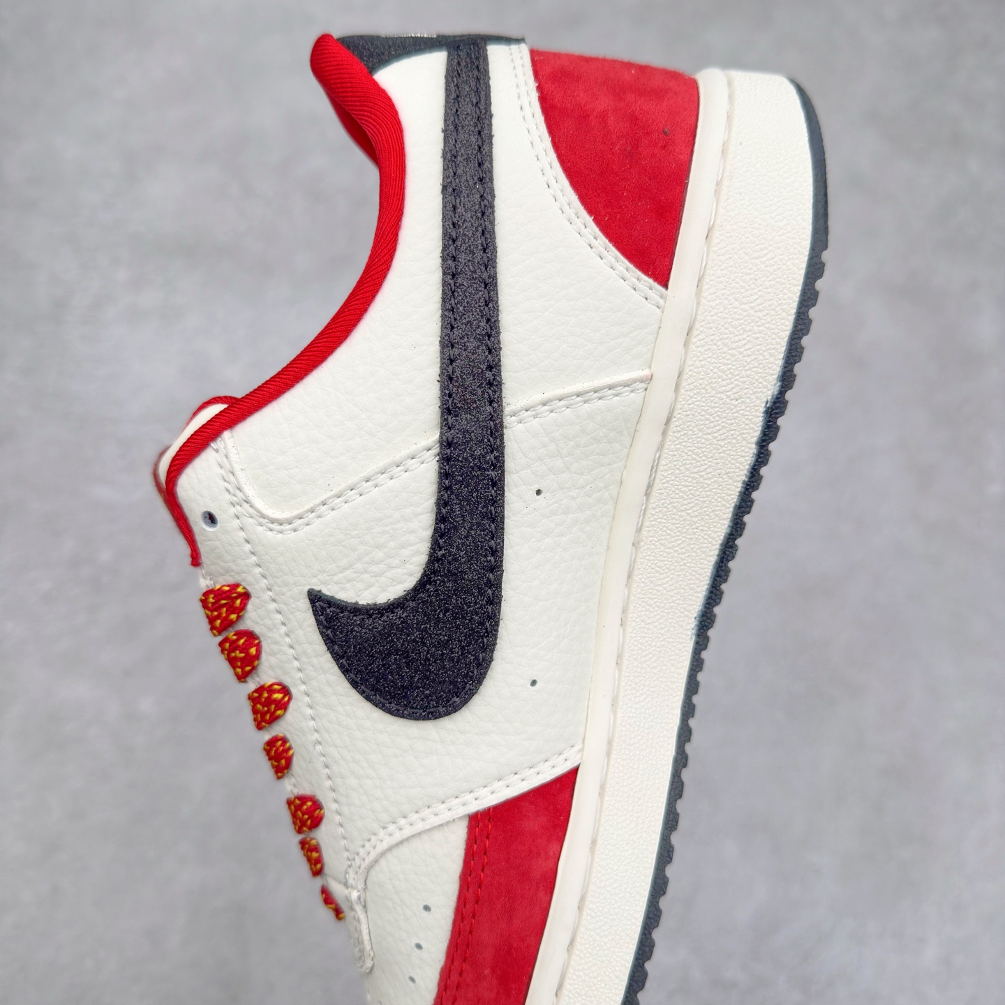 图片[7]-＃C2 NK Court Vision Low CV低帮复古百搭透气休闲运动板鞋 FD5188-129 口碑实力大厂出品 出货即市场巅峰 全套原纸板楦头开发 原汁原味 完美呈现版型 原数据独家私模大底 超高清洁度 极限压缩成本 超级跑量款式 经典耐用的设计 兼顾舒适脚感和出众风范 演绎匠心之作 结构性的支撑贴合感结合复古篮球设计 塑就场外全明星风范 实拍调校N版已经零色差零失真 百分百还原实物色彩所见即所得 不存在货不对板色差等低级问题 选购参考实物拍摄 不混卖不参货 只用心做好货严格选品 承诺混一赔十 尺码：36 36.5 37.5 38 38.5 39 40 40.5 41 42 42.5 43 44 44.5 45-选品中心