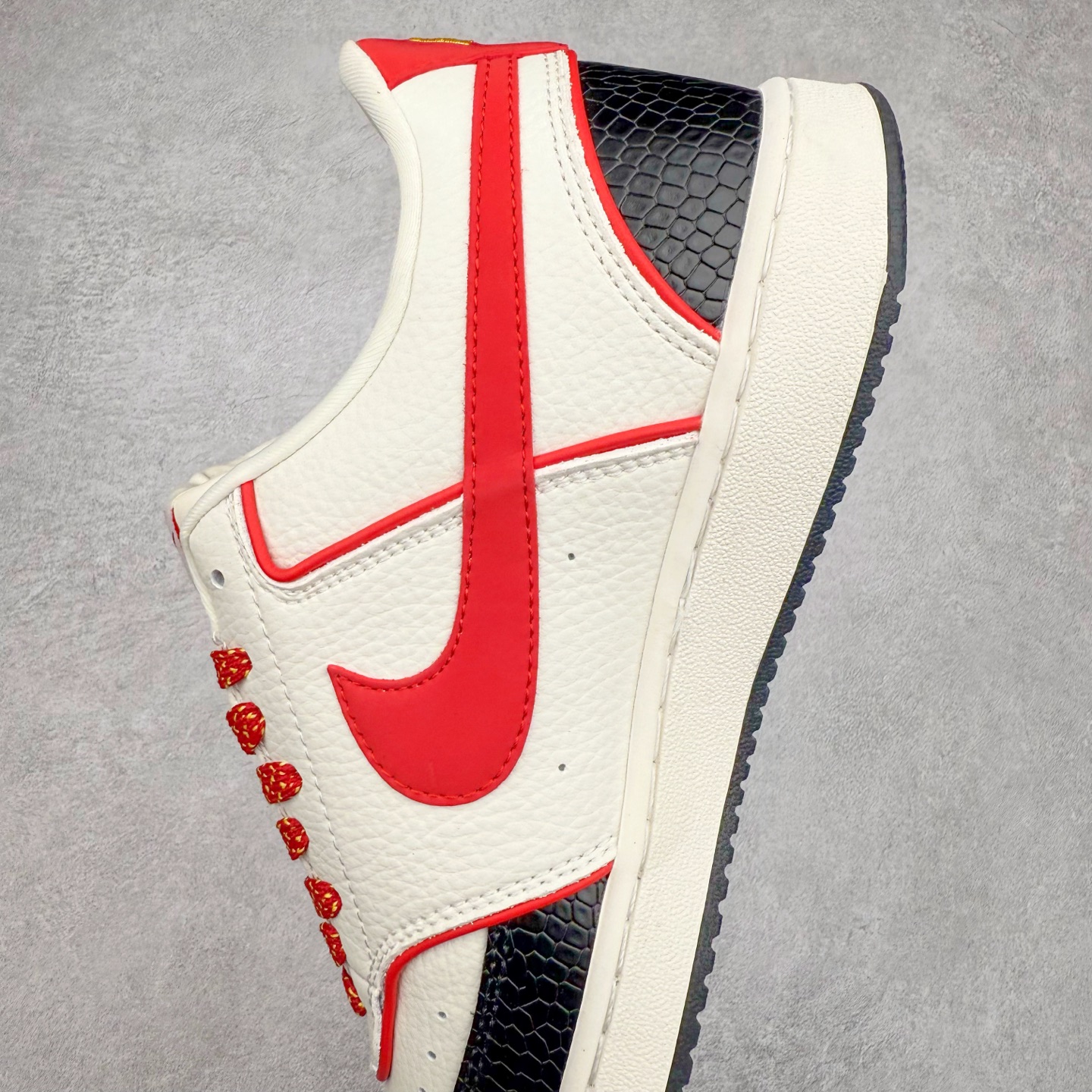 图片[7]-＃C2 NK Court Vision Low CV低帮复古百搭透气休闲运动板鞋 FD5188-130 口碑实力大厂出品 出货即市场巅峰 全套原纸板楦头开发 原汁原味 完美呈现版型 原数据独家私模大底 超高清洁度 极限压缩成本 超级跑量款式 经典耐用的设计 兼顾舒适脚感和出众风范 演绎匠心之作 结构性的支撑贴合感结合复古篮球设计 塑就场外全明星风范 实拍调校N版已经零色差零失真 百分百还原实物色彩所见即所得 不存在货不对板色差等低级问题 选购参考实物拍摄 不混卖不参货 只用心做好货严格选品 承诺混一赔十 尺码：36 36.5 37.5 38 38.5 39 40 40.5 41 42 42.5 43 44 44.5 45-选品中心