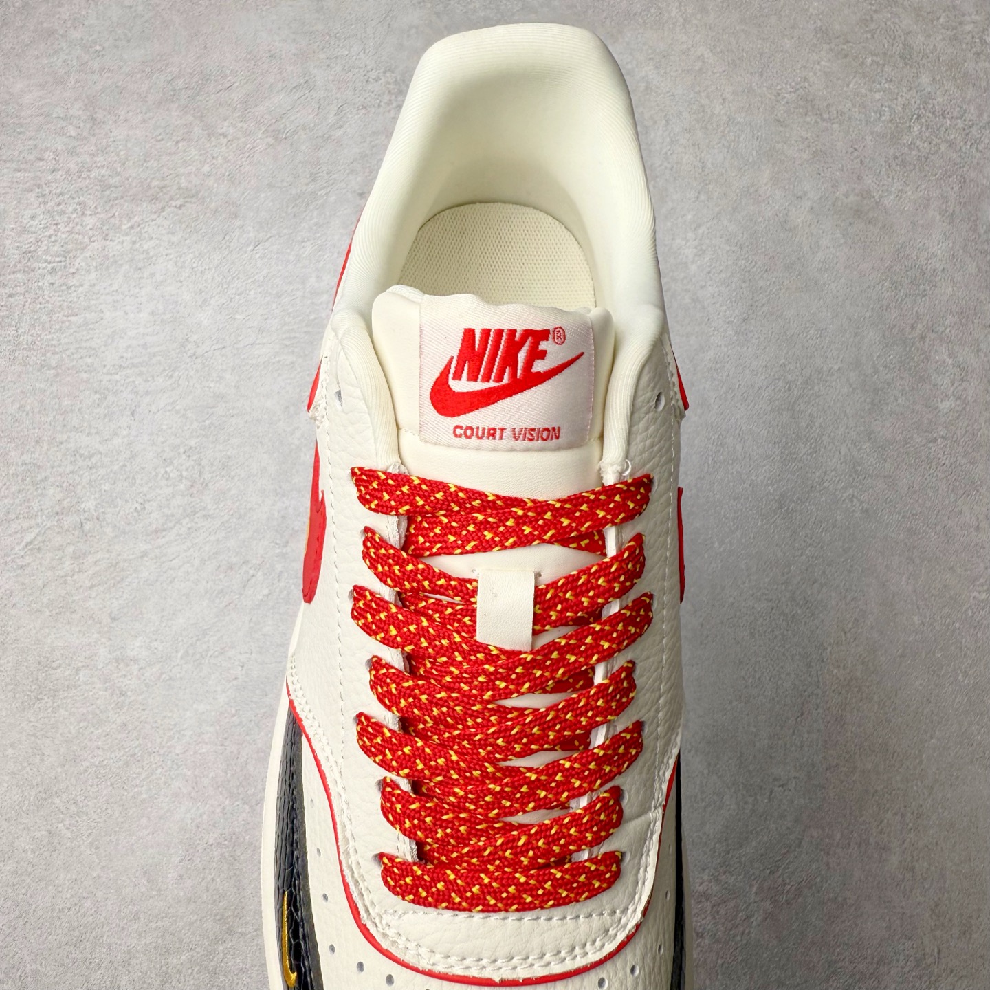 图片[5]-＃C2 NK Court Vision Low CV低帮复古百搭透气休闲运动板鞋 FD5188-130 口碑实力大厂出品 出货即市场巅峰 全套原纸板楦头开发 原汁原味 完美呈现版型 原数据独家私模大底 超高清洁度 极限压缩成本 超级跑量款式 经典耐用的设计 兼顾舒适脚感和出众风范 演绎匠心之作 结构性的支撑贴合感结合复古篮球设计 塑就场外全明星风范 实拍调校N版已经零色差零失真 百分百还原实物色彩所见即所得 不存在货不对板色差等低级问题 选购参考实物拍摄 不混卖不参货 只用心做好货严格选品 承诺混一赔十 尺码：36 36.5 37.5 38 38.5 39 40 40.5 41 42 42.5 43 44 44.5 45-选品中心