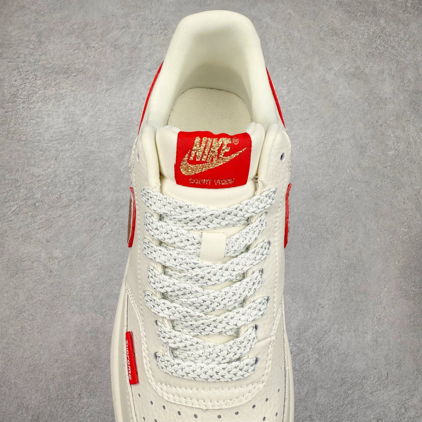 图片[5]-＃C2 NK Court Vision Low CV低帮复古百搭透气休闲运动板鞋 FD5188-126 口碑实力大厂出品 出货即市场巅峰 全套原纸板楦头开发 原汁原味 完美呈现版型 原数据独家私模大底 超高清洁度 极限压缩成本 超级跑量款式 经典耐用的设计 兼顾舒适脚感和出众风范 演绎匠心之作 结构性的支撑贴合感结合复古篮球设计 塑就场外全明星风范 实拍调校N版已经零色差零失真 百分百还原实物色彩所见即所得 不存在货不对板色差等低级问题 选购参考实物拍摄 不混卖不参货 只用心做好货严格选品 承诺混一赔十 尺码：36 36.5 37.5 38 38.5 39 40 40.5 41 42 42.5 43 44 44.5 45-选品中心