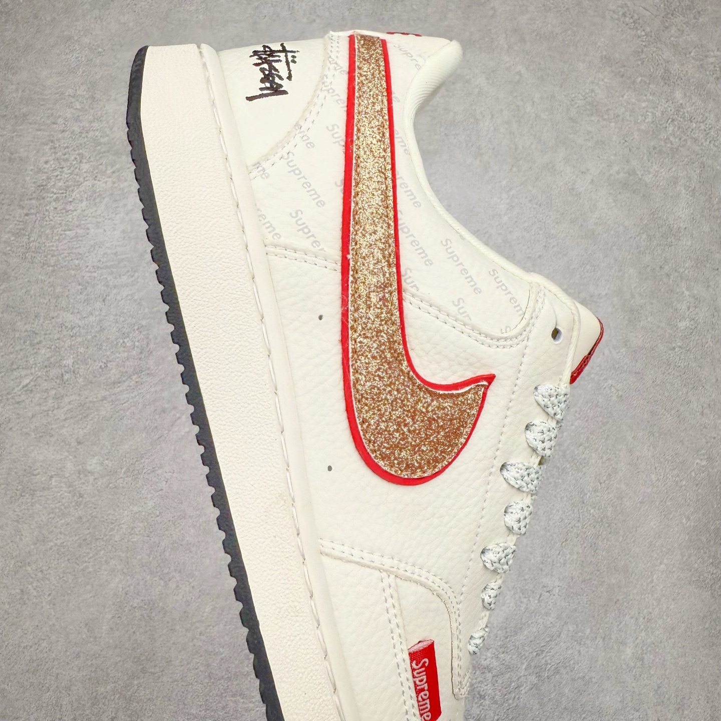 图片[6]-＃C2 NK Court Vision Low CV低帮复古百搭透气休闲运动板鞋 FD5188-126 口碑实力大厂出品 出货即市场巅峰 全套原纸板楦头开发 原汁原味 完美呈现版型 原数据独家私模大底 超高清洁度 极限压缩成本 超级跑量款式 经典耐用的设计 兼顾舒适脚感和出众风范 演绎匠心之作 结构性的支撑贴合感结合复古篮球设计 塑就场外全明星风范 实拍调校N版已经零色差零失真 百分百还原实物色彩所见即所得 不存在货不对板色差等低级问题 选购参考实物拍摄 不混卖不参货 只用心做好货严格选品 承诺混一赔十 尺码：36 36.5 37.5 38 38.5 39 40 40.5 41 42 42.5 43 44 44.5 45-选品中心