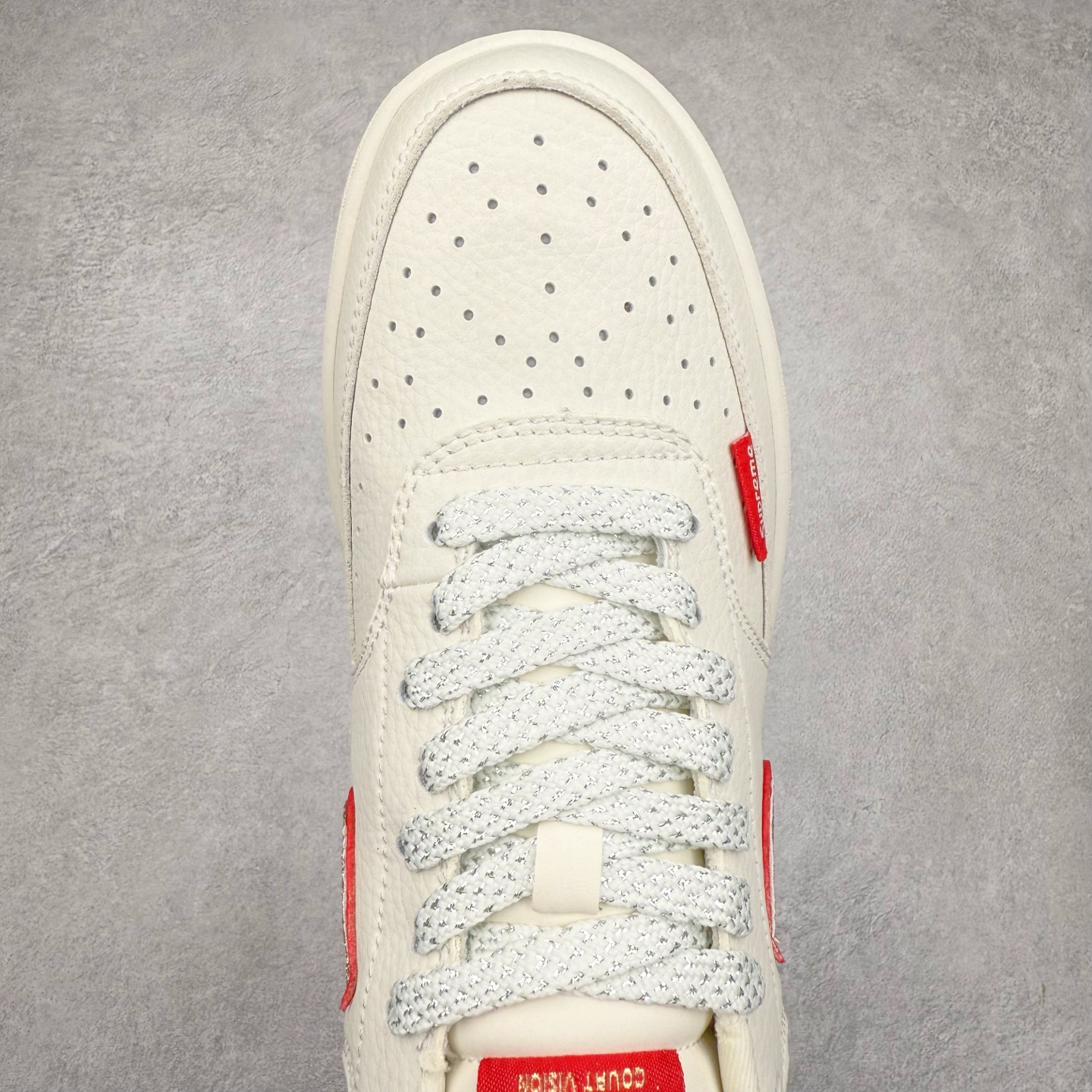 图片[4]-＃C2 NK Court Vision Low CV低帮复古百搭透气休闲运动板鞋 FD5188-126 口碑实力大厂出品 出货即市场巅峰 全套原纸板楦头开发 原汁原味 完美呈现版型 原数据独家私模大底 超高清洁度 极限压缩成本 超级跑量款式 经典耐用的设计 兼顾舒适脚感和出众风范 演绎匠心之作 结构性的支撑贴合感结合复古篮球设计 塑就场外全明星风范 实拍调校N版已经零色差零失真 百分百还原实物色彩所见即所得 不存在货不对板色差等低级问题 选购参考实物拍摄 不混卖不参货 只用心做好货严格选品 承诺混一赔十 尺码：36 36.5 37.5 38 38.5 39 40 40.5 41 42 42.5 43 44 44.5 45-选品中心