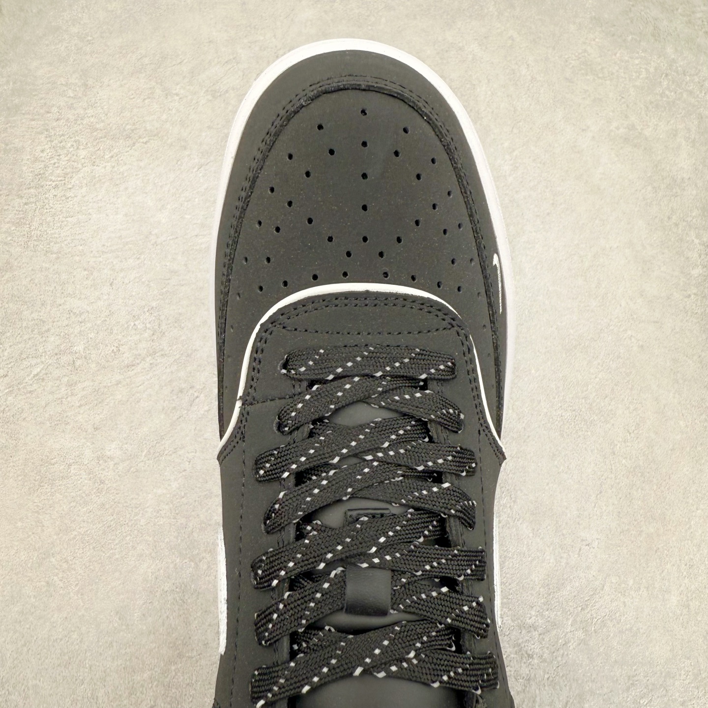 图片[4]-＃C2 NK Court Vision Low CV低帮复古百搭透气休闲运动板鞋 FD5188-113 口碑实力大厂出品 出货即市场巅峰 全套原纸板楦头开发 原汁原味 完美呈现版型 原数据独家私模大底 超高清洁度 极限压缩成本 超级跑量款式 经典耐用的设计 兼顾舒适脚感和出众风范 演绎匠心之作 结构性的支撑贴合感结合复古篮球设计 塑就场外全明星风范 实拍调校N版已经零色差零失真 百分百还原实物色彩所见即所得 不存在货不对板色差等低级问题 选购参考实物拍摄 不混卖不参货 只用心做好货严格选品 承诺混一赔十 尺码：36 36.5 37.5 38 38.5 39 40 40.5 41 42 42.5 43 44 44.5 45-选品中心