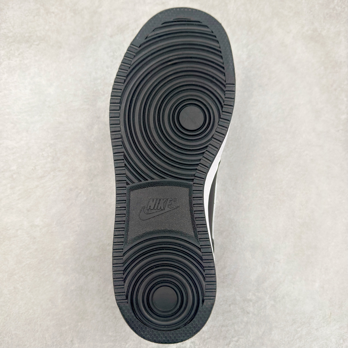 图片[9]-＃C2 NK Court Vision Low CV低帮复古百搭透气休闲运动板鞋 FD5188-113 口碑实力大厂出品 出货即市场巅峰 全套原纸板楦头开发 原汁原味 完美呈现版型 原数据独家私模大底 超高清洁度 极限压缩成本 超级跑量款式 经典耐用的设计 兼顾舒适脚感和出众风范 演绎匠心之作 结构性的支撑贴合感结合复古篮球设计 塑就场外全明星风范 实拍调校N版已经零色差零失真 百分百还原实物色彩所见即所得 不存在货不对板色差等低级问题 选购参考实物拍摄 不混卖不参货 只用心做好货严格选品 承诺混一赔十 尺码：36 36.5 37.5 38 38.5 39 40 40.5 41 42 42.5 43 44 44.5 45-选品中心