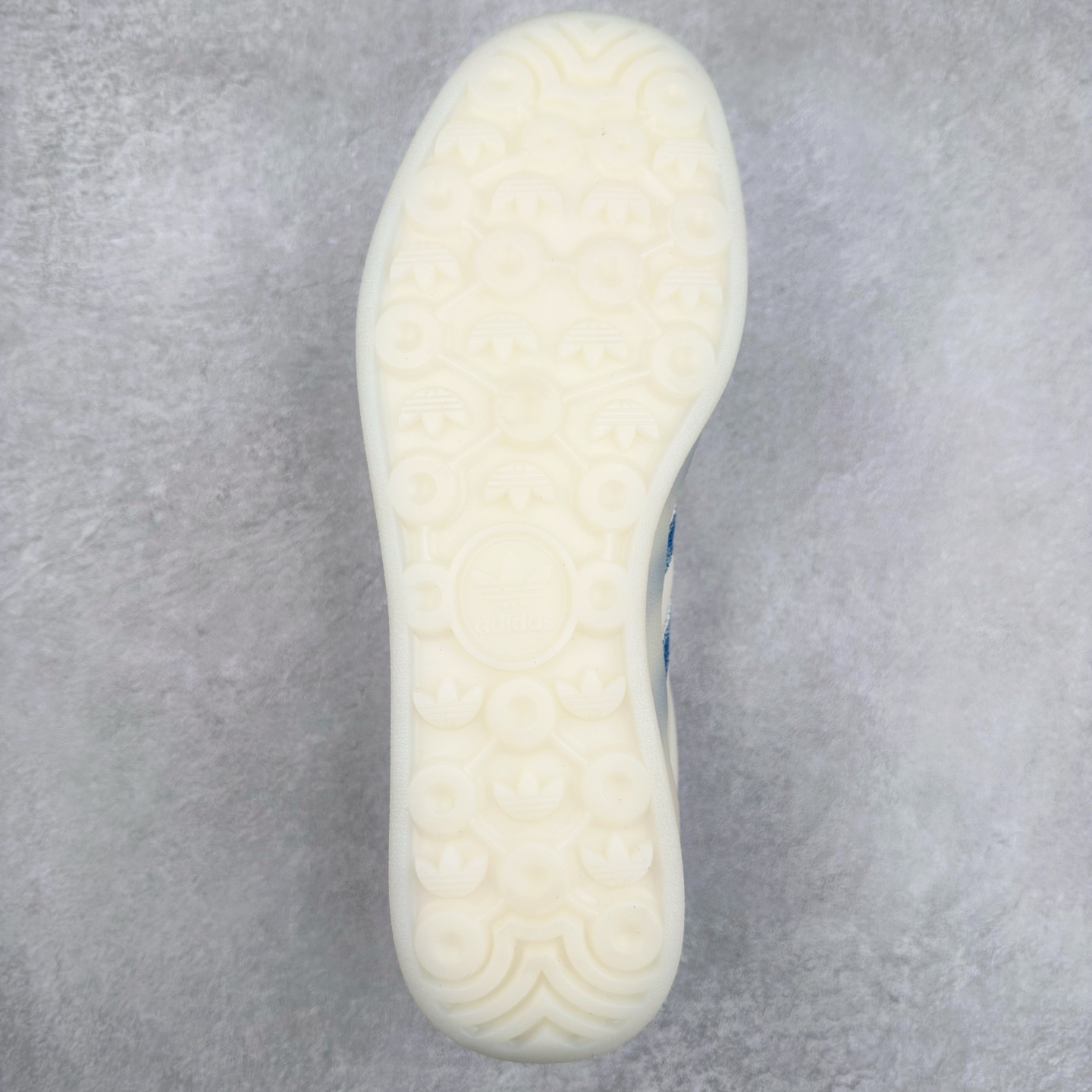 图片[9]-＃C2 AD Gazelle Indoor Trainers 羚羊内训系列低帮复古百搭休闲运动德训风板鞋 DM1234 90年代经典的复刻版！自60年代以足球训练鞋面世以来,Gazelle就以其经典设计席卷全球。1991年版本的复刻,再造经典Gazelle。采用皮革打造,搭配浊色细节,让这款经典更加简约。尺码：36 36⅔ 37⅓ 38 38⅔ 39⅓ 40 40⅔ 41⅓ 42 42⅔ 43⅓ 44⅓ 44⅔ 45-选品中心