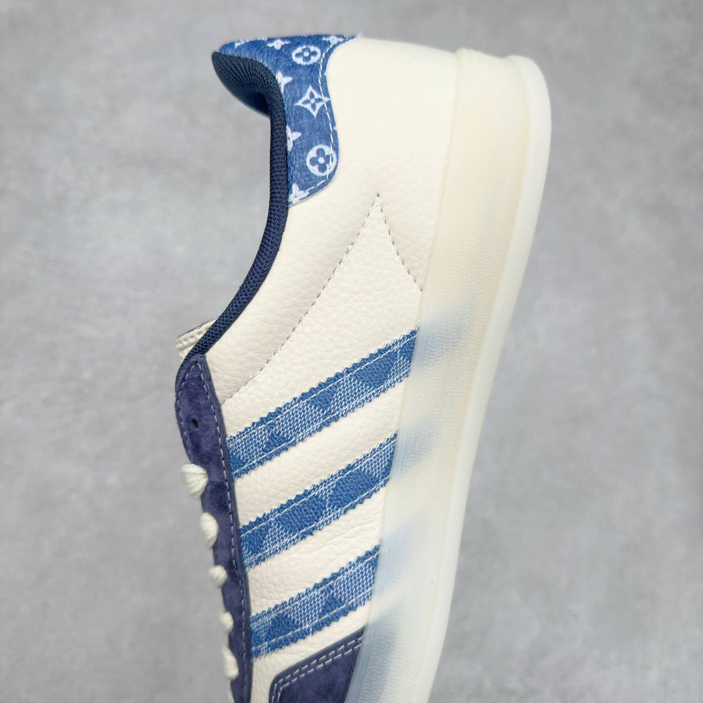图片[7]-＃C2 AD Gazelle Indoor Trainers 羚羊内训系列低帮复古百搭休闲运动德训风板鞋 DM1234 90年代经典的复刻版！自60年代以足球训练鞋面世以来,Gazelle就以其经典设计席卷全球。1991年版本的复刻,再造经典Gazelle。采用皮革打造,搭配浊色细节,让这款经典更加简约。尺码：36 36⅔ 37⅓ 38 38⅔ 39⅓ 40 40⅔ 41⅓ 42 42⅔ 43⅓ 44⅓ 44⅔ 45-选品中心