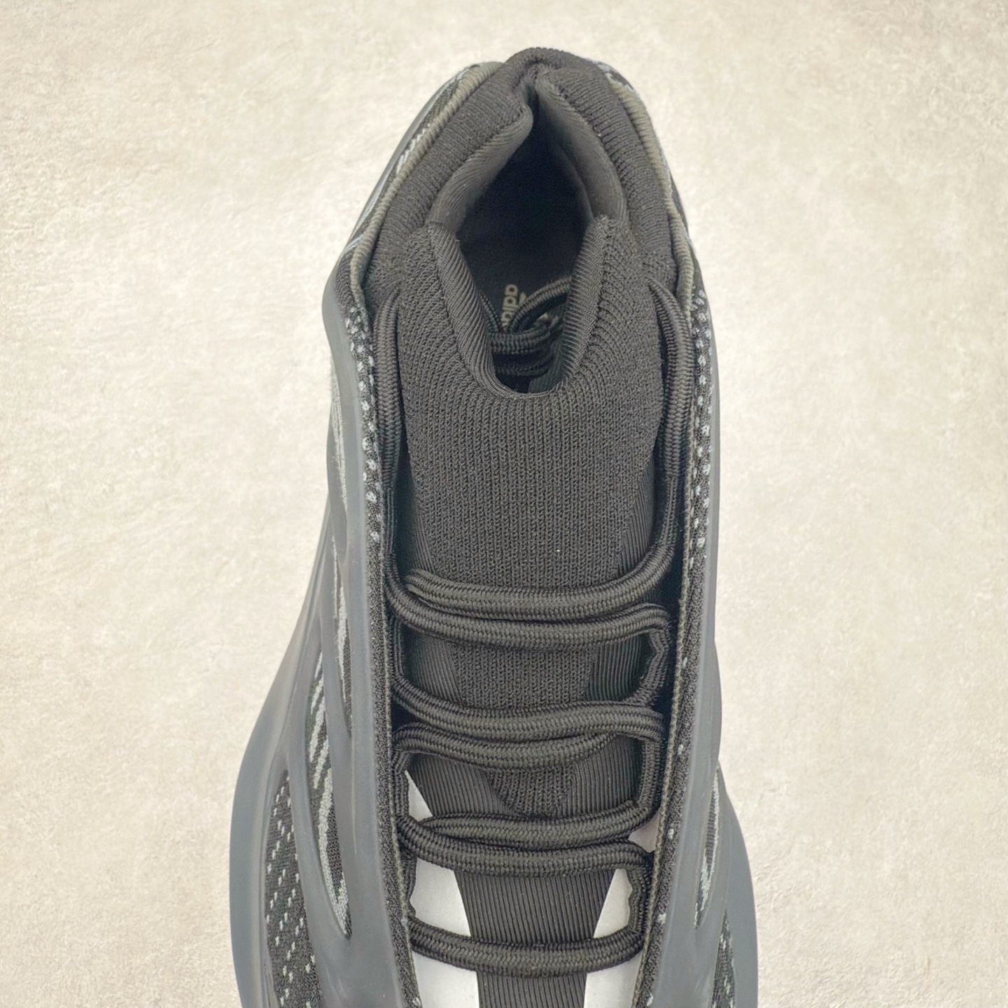 图片[5]-AD Yeezy 700V3 全套原楦原纸版 打造灵魂正确版型 原厂贾卡原面 纹路与正品一致 高频进口夜光KPU完美组合原面 呈现炫丽星空夜光效果 此款非Boost爆米花科技 鞋底采用BOUNCE 全新缓震科技 脚感同样舒适 偏小一码 尺码：36 36.5 37.5 38 38.5 39 40 40.5 41 42 42.5 43 44 44.5 45 46-选品中心