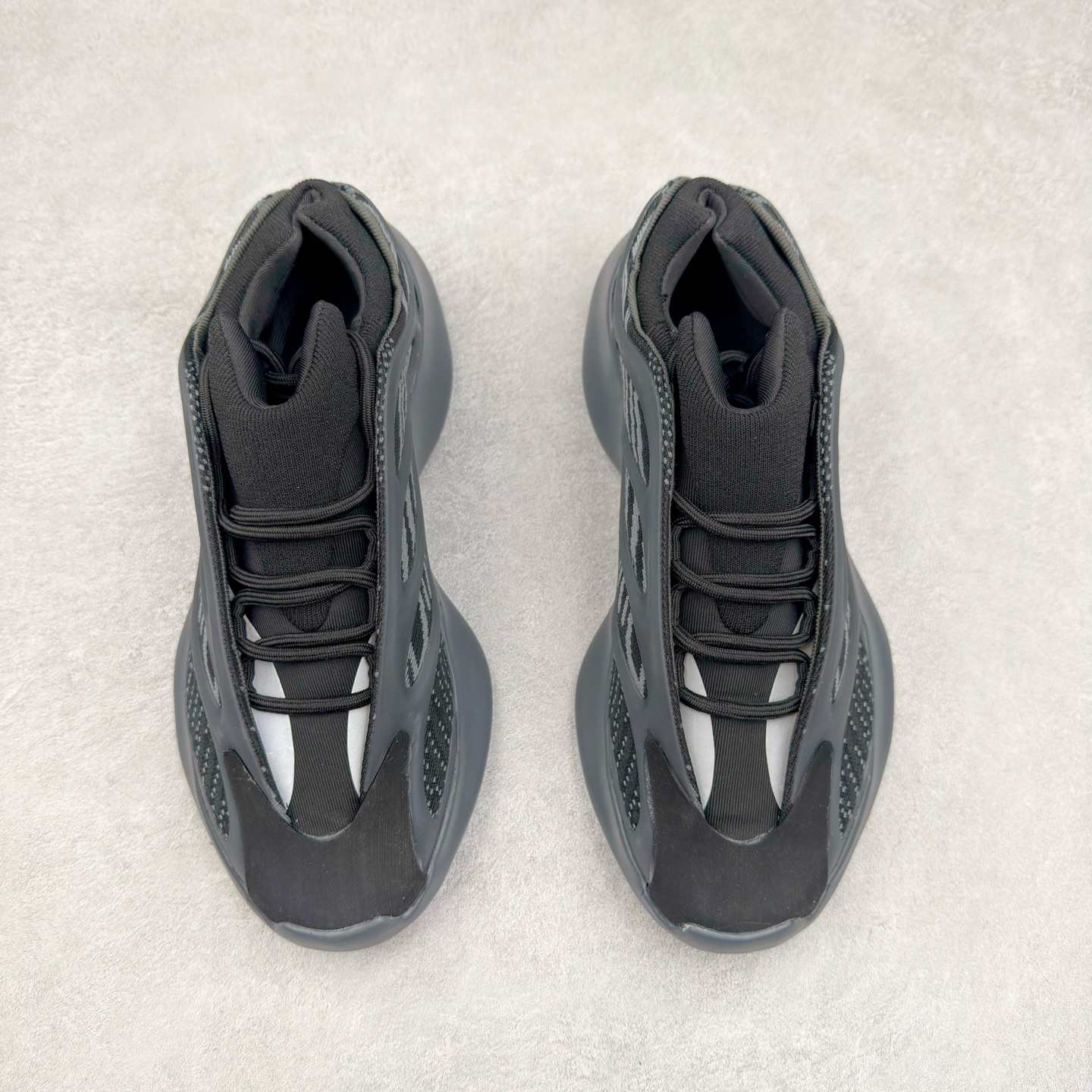 图片[2]-AD Yeezy 700V3 全套原楦原纸版 打造灵魂正确版型 原厂贾卡原面 纹路与正品一致 高频进口夜光KPU完美组合原面 呈现炫丽星空夜光效果 此款非Boost爆米花科技 鞋底采用BOUNCE 全新缓震科技 脚感同样舒适 偏小一码 尺码：36 36.5 37.5 38 38.5 39 40 40.5 41 42 42.5 43 44 44.5 45 46-选品中心