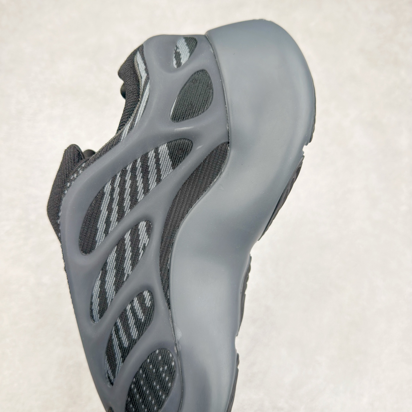 图片[7]-AD Yeezy 700V3 全套原楦原纸版 打造灵魂正确版型 原厂贾卡原面 纹路与正品一致 高频进口夜光KPU完美组合原面 呈现炫丽星空夜光效果 此款非Boost爆米花科技 鞋底采用BOUNCE 全新缓震科技 脚感同样舒适 偏小一码 尺码：36 36.5 37.5 38 38.5 39 40 40.5 41 42 42.5 43 44 44.5 45 46-选品中心