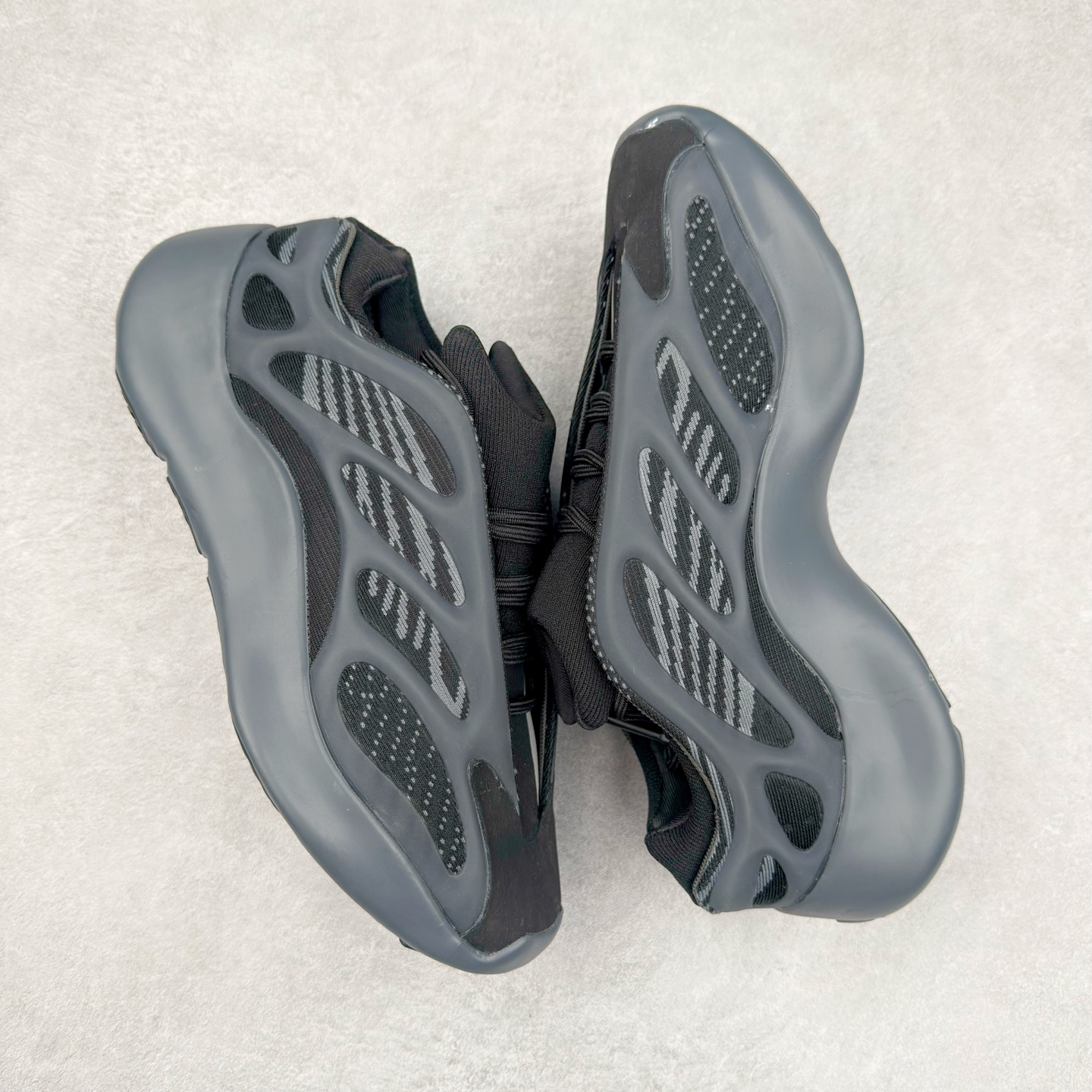 图片[3]-AD Yeezy 700V3 全套原楦原纸版 打造灵魂正确版型 原厂贾卡原面 纹路与正品一致 高频进口夜光KPU完美组合原面 呈现炫丽星空夜光效果 此款非Boost爆米花科技 鞋底采用BOUNCE 全新缓震科技 脚感同样舒适 偏小一码 尺码：36 36.5 37.5 38 38.5 39 40 40.5 41 42 42.5 43 44 44.5 45 46-选品中心