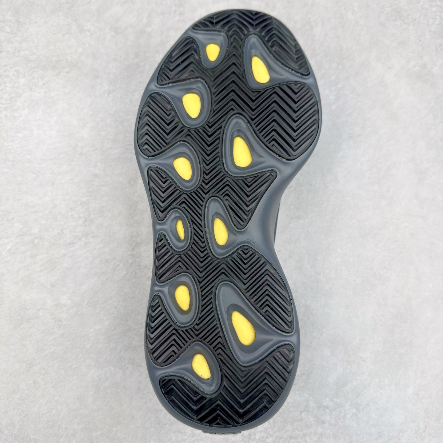 图片[9]-AD Yeezy 700V3 全套原楦原纸版 打造灵魂正确版型 原厂贾卡原面 纹路与正品一致 高频进口夜光KPU完美组合原面 呈现炫丽星空夜光效果 此款非Boost爆米花科技 鞋底采用BOUNCE 全新缓震科技 脚感同样舒适 偏小一码 尺码：36 36.5 37.5 38 38.5 39 40 40.5 41 42 42.5 43 44 44.5 45 46-选品中心