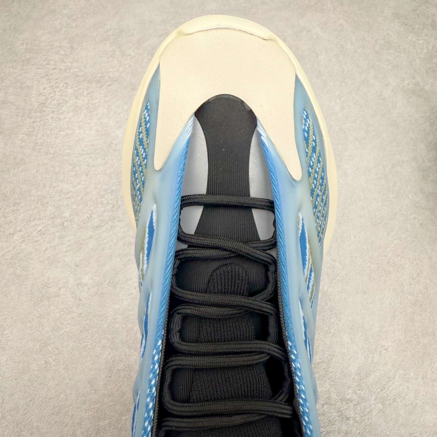 图片[4]-AD Yeezy 700V3 全套原楦原纸版 打造灵魂正确版型 原厂贾卡原面 纹路与正品一致 高频进口夜光KPU完美组合原面 呈现炫丽星空夜光效果 此款非Boost爆米花科技 鞋底采用BOUNCE 全新缓震科技 脚感同样舒适 偏小一码 尺码：36 36.5 37.5 38 38.5 39 40 40.5 41 42 42.5 43 44 44.5 45 46-选品中心