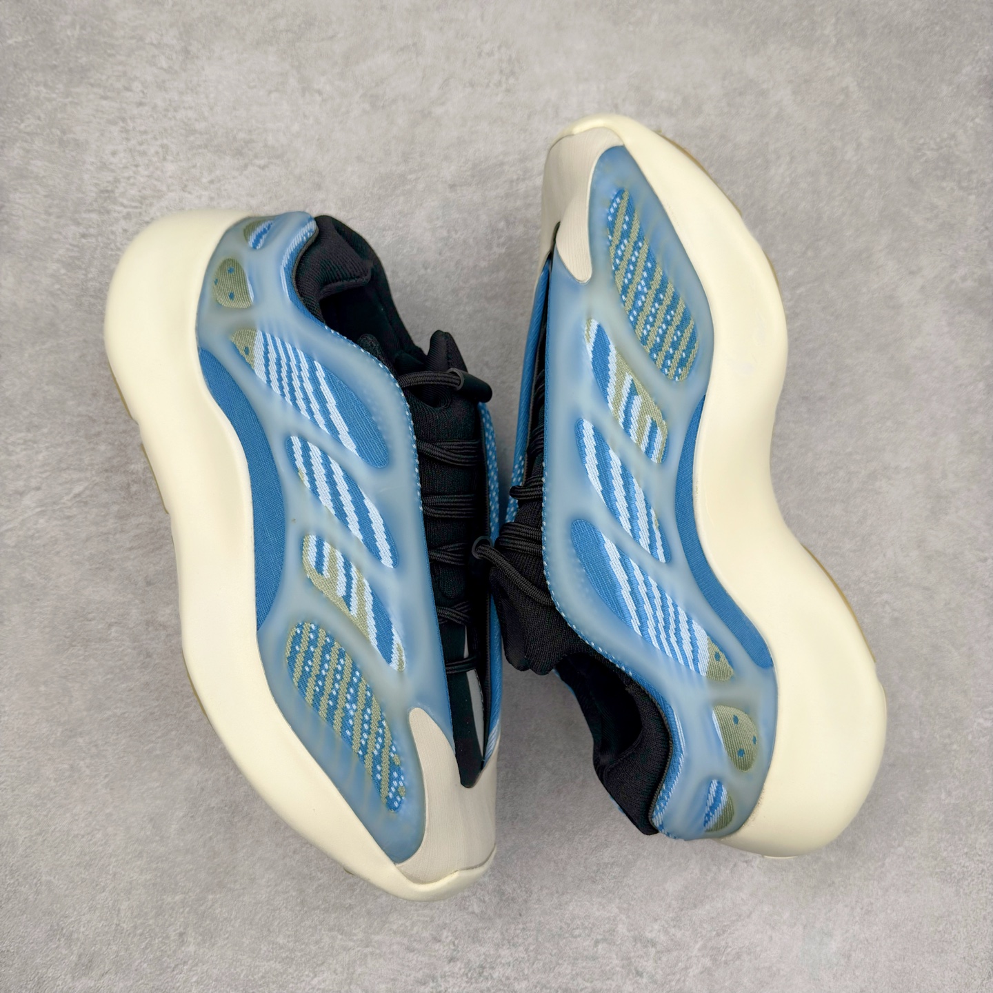 图片[3]-AD Yeezy 700V3 全套原楦原纸版 打造灵魂正确版型 原厂贾卡原面 纹路与正品一致 高频进口夜光KPU完美组合原面 呈现炫丽星空夜光效果 此款非Boost爆米花科技 鞋底采用BOUNCE 全新缓震科技 脚感同样舒适 偏小一码 尺码：36 36.5 37.5 38 38.5 39 40 40.5 41 42 42.5 43 44 44.5 45 46-选品中心