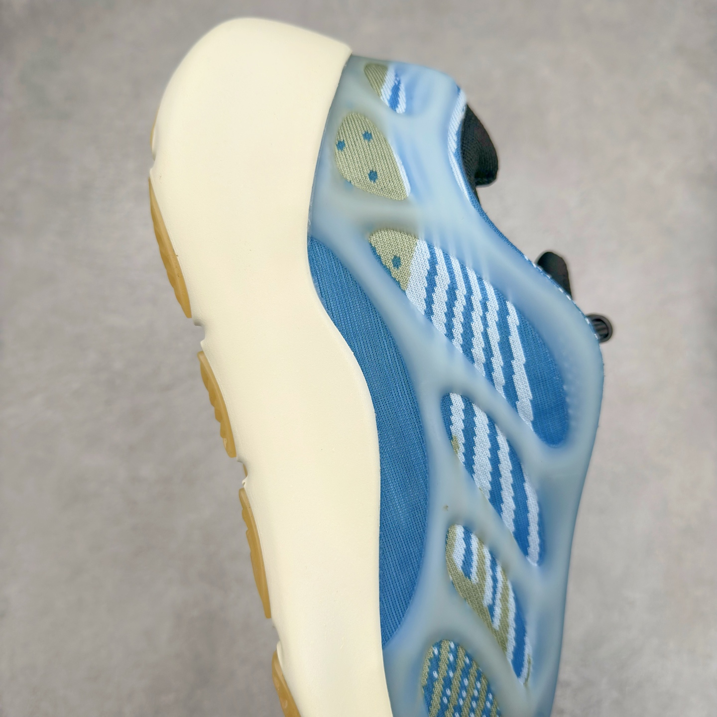 图片[6]-AD Yeezy 700V3 全套原楦原纸版 打造灵魂正确版型 原厂贾卡原面 纹路与正品一致 高频进口夜光KPU完美组合原面 呈现炫丽星空夜光效果 此款非Boost爆米花科技 鞋底采用BOUNCE 全新缓震科技 脚感同样舒适 偏小一码 尺码：36 36.5 37.5 38 38.5 39 40 40.5 41 42 42.5 43 44 44.5 45 46-选品中心