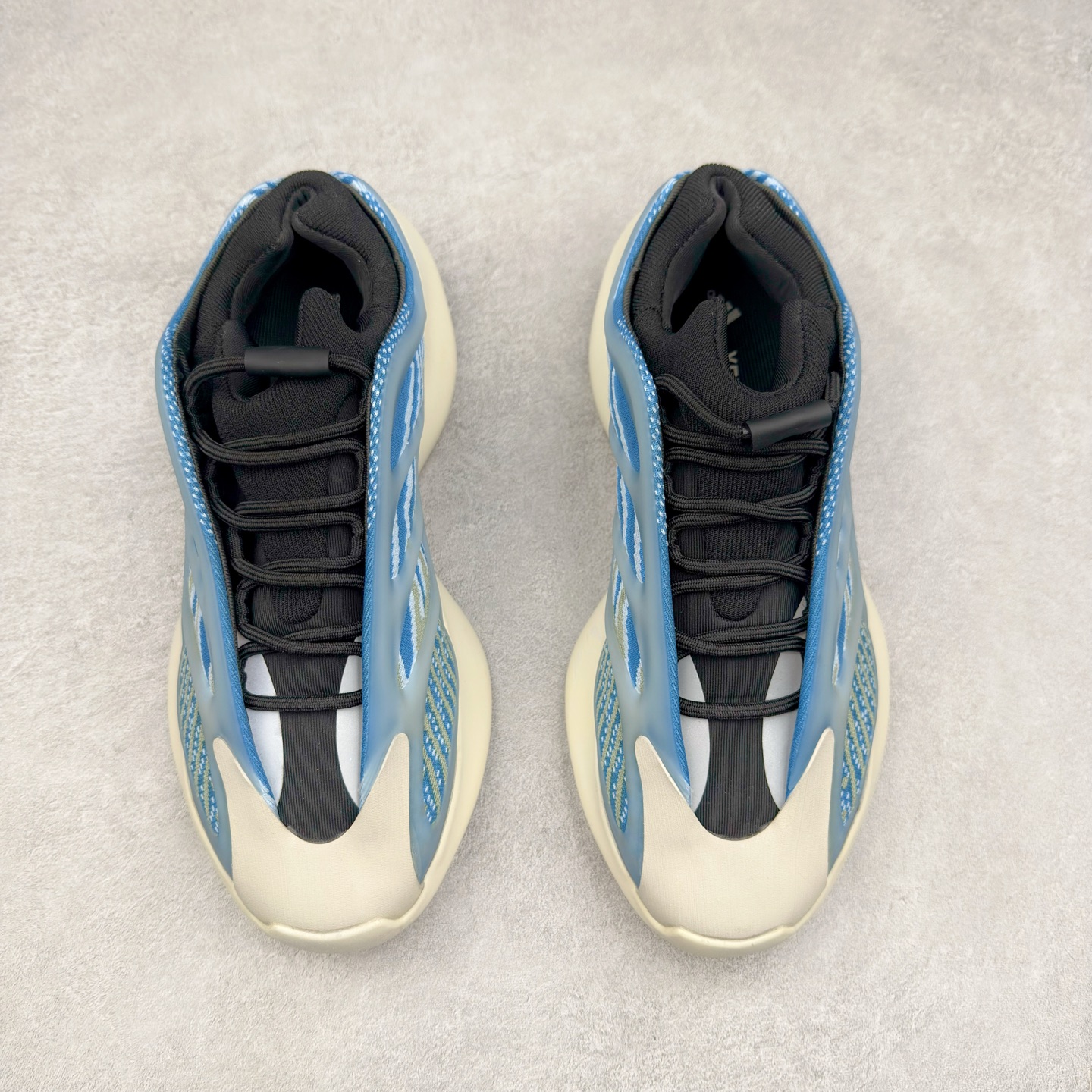 图片[2]-AD Yeezy 700V3 全套原楦原纸版 打造灵魂正确版型 原厂贾卡原面 纹路与正品一致 高频进口夜光KPU完美组合原面 呈现炫丽星空夜光效果 此款非Boost爆米花科技 鞋底采用BOUNCE 全新缓震科技 脚感同样舒适 偏小一码 尺码：36 36.5 37.5 38 38.5 39 40 40.5 41 42 42.5 43 44 44.5 45 46-选品中心