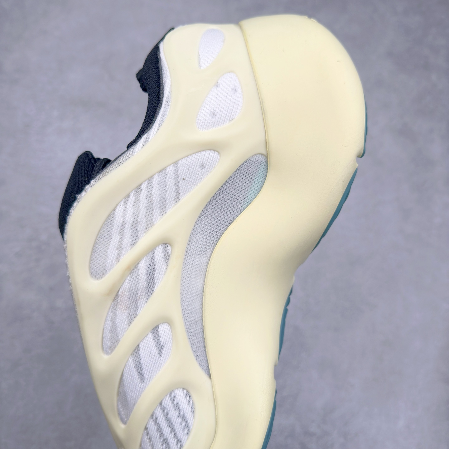 图片[7]-AD Yeezy 700V3 全套原楦原纸版 打造灵魂正确版型 原厂贾卡原面 纹路与正品一致 高频进口夜光KPU完美组合原面 呈现炫丽星空夜光效果 此款非Boost爆米花科技 鞋底采用BOUNCE 全新缓震科技 脚感同样舒适 偏小一码 尺码：36 36.5 37.5 38 38.5 39 40 40.5 41 42 42.5 43 44 44.5 45 46-选品中心