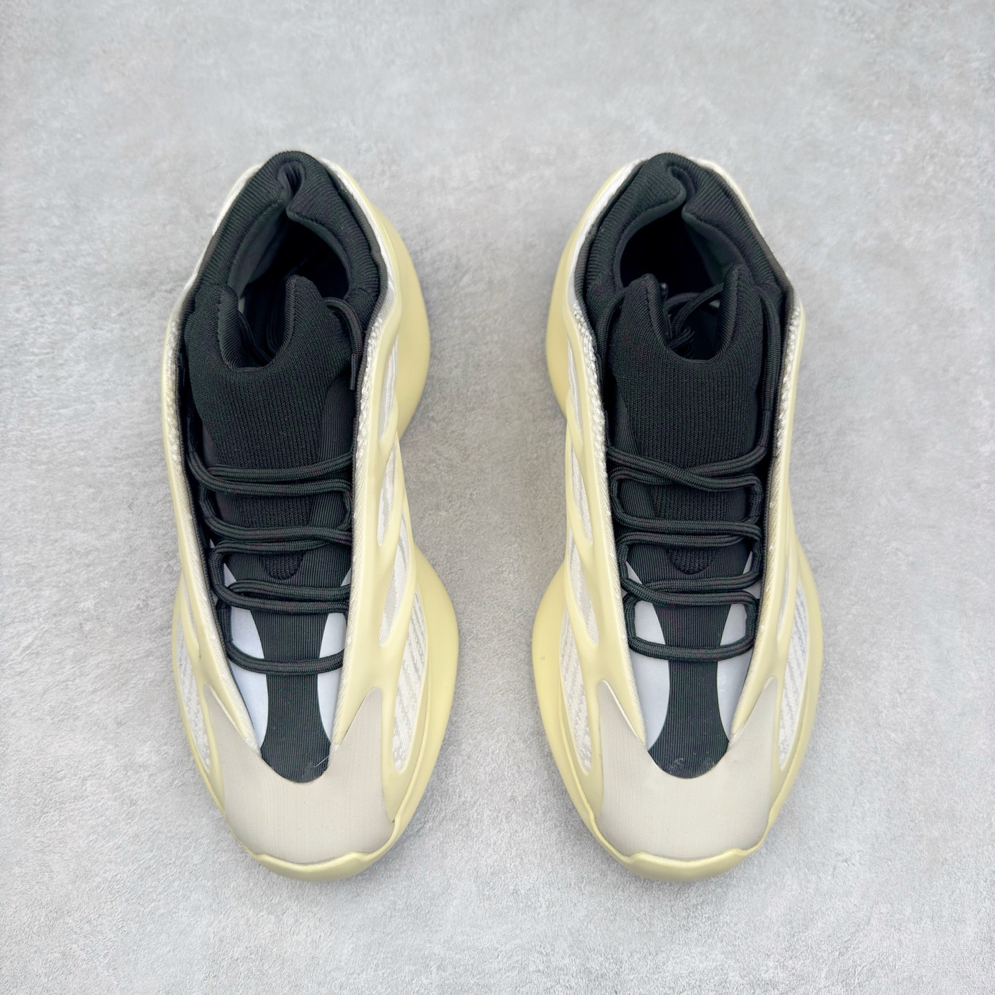 图片[2]-AD Yeezy 700V3 全套原楦原纸版 打造灵魂正确版型 原厂贾卡原面 纹路与正品一致 高频进口夜光KPU完美组合原面 呈现炫丽星空夜光效果 此款非Boost爆米花科技 鞋底采用BOUNCE 全新缓震科技 脚感同样舒适 偏小一码 尺码：36 36.5 37.5 38 38.5 39 40 40.5 41 42 42.5 43 44 44.5 45 46-选品中心