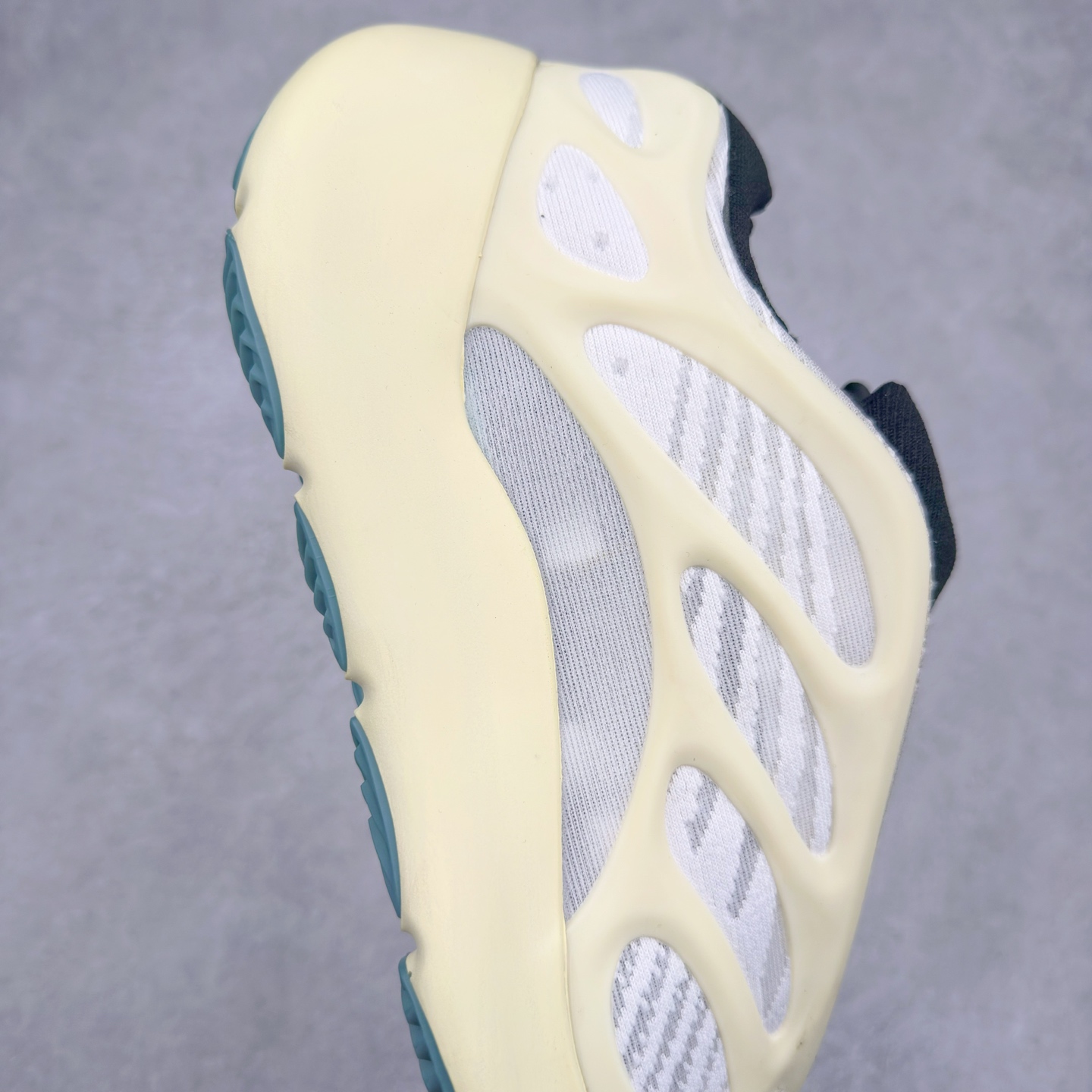 图片[6]-AD Yeezy 700V3 全套原楦原纸版 打造灵魂正确版型 原厂贾卡原面 纹路与正品一致 高频进口夜光KPU完美组合原面 呈现炫丽星空夜光效果 此款非Boost爆米花科技 鞋底采用BOUNCE 全新缓震科技 脚感同样舒适 偏小一码 尺码：36 36.5 37.5 38 38.5 39 40 40.5 41 42 42.5 43 44 44.5 45 46-选品中心
