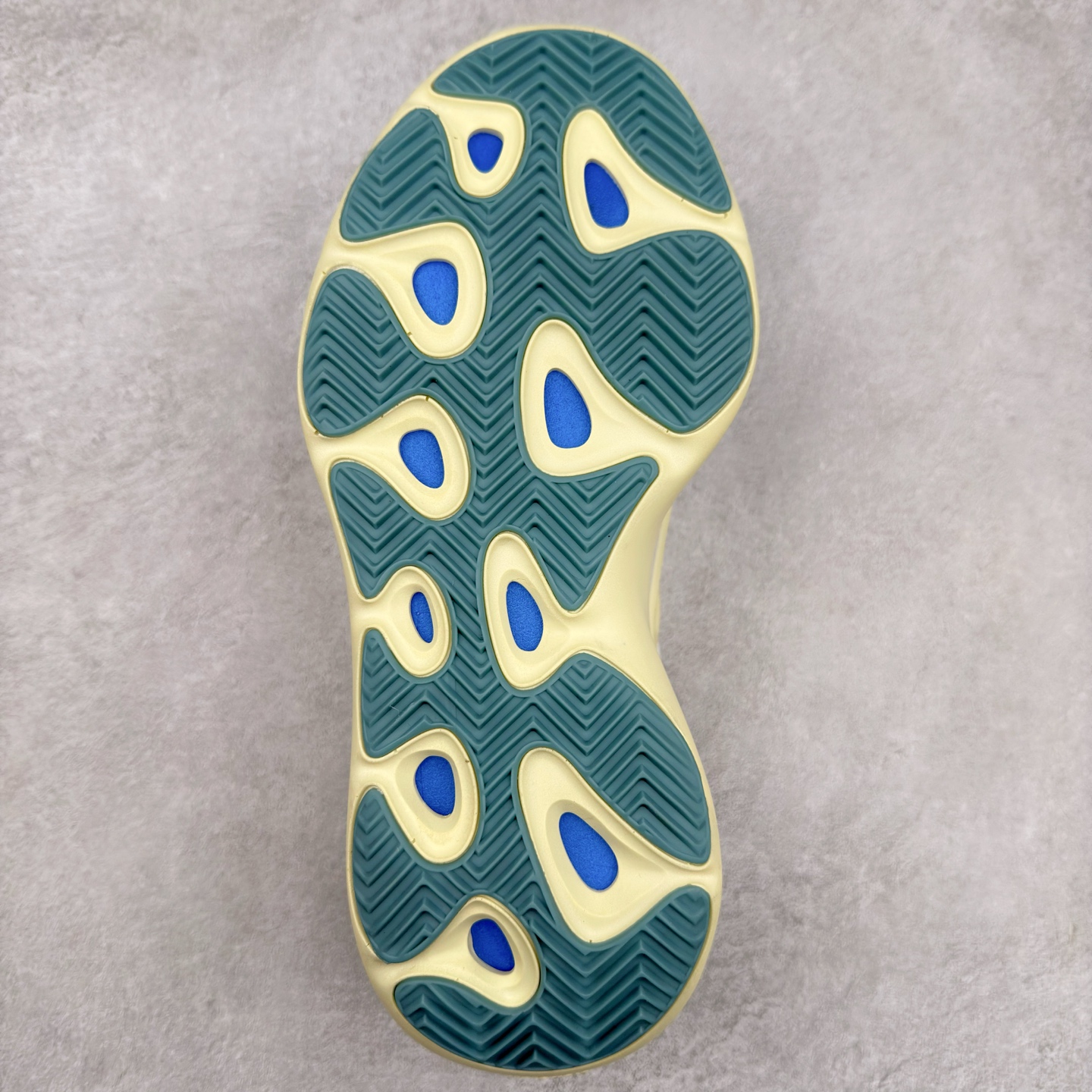 图片[9]-AD Yeezy 700V3 全套原楦原纸版 打造灵魂正确版型 原厂贾卡原面 纹路与正品一致 高频进口夜光KPU完美组合原面 呈现炫丽星空夜光效果 此款非Boost爆米花科技 鞋底采用BOUNCE 全新缓震科技 脚感同样舒适 偏小一码 尺码：36 36.5 37.5 38 38.5 39 40 40.5 41 42 42.5 43 44 44.5 45 46-选品中心