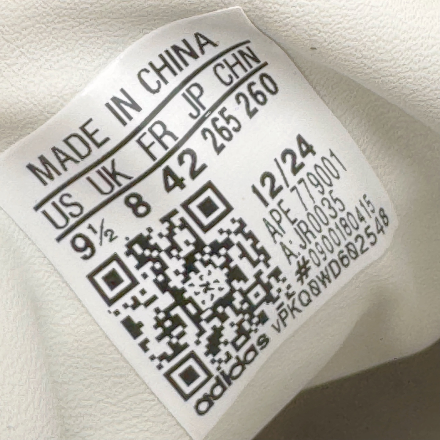 图片[19]-＃S2纯原 AD Original Samba OG 复古经典轻便板鞋 JR0035 市场最高版本 正确烫金高频细节 原装纳米超迁+原装头层皮料 独家私模橡胶大底 原盒原配 这款桑巴鞋展示了高质量的工艺 带有装饰的超锁缝制和无缝的手感 柔软、柔软的皮革造型和标志性的3条纹完成了精致的外观 正规合身鞋带 鞋面上有绒面鞋垫 橡胶鞋底 享受正畸套筒软感 自50年代首次亮相以来就一直在赢得粉丝的青睐 尺码：36 36.5 37.5 38 38.5 39 40 40.5 41 42 42.5 43 44 44.5 45-选品中心