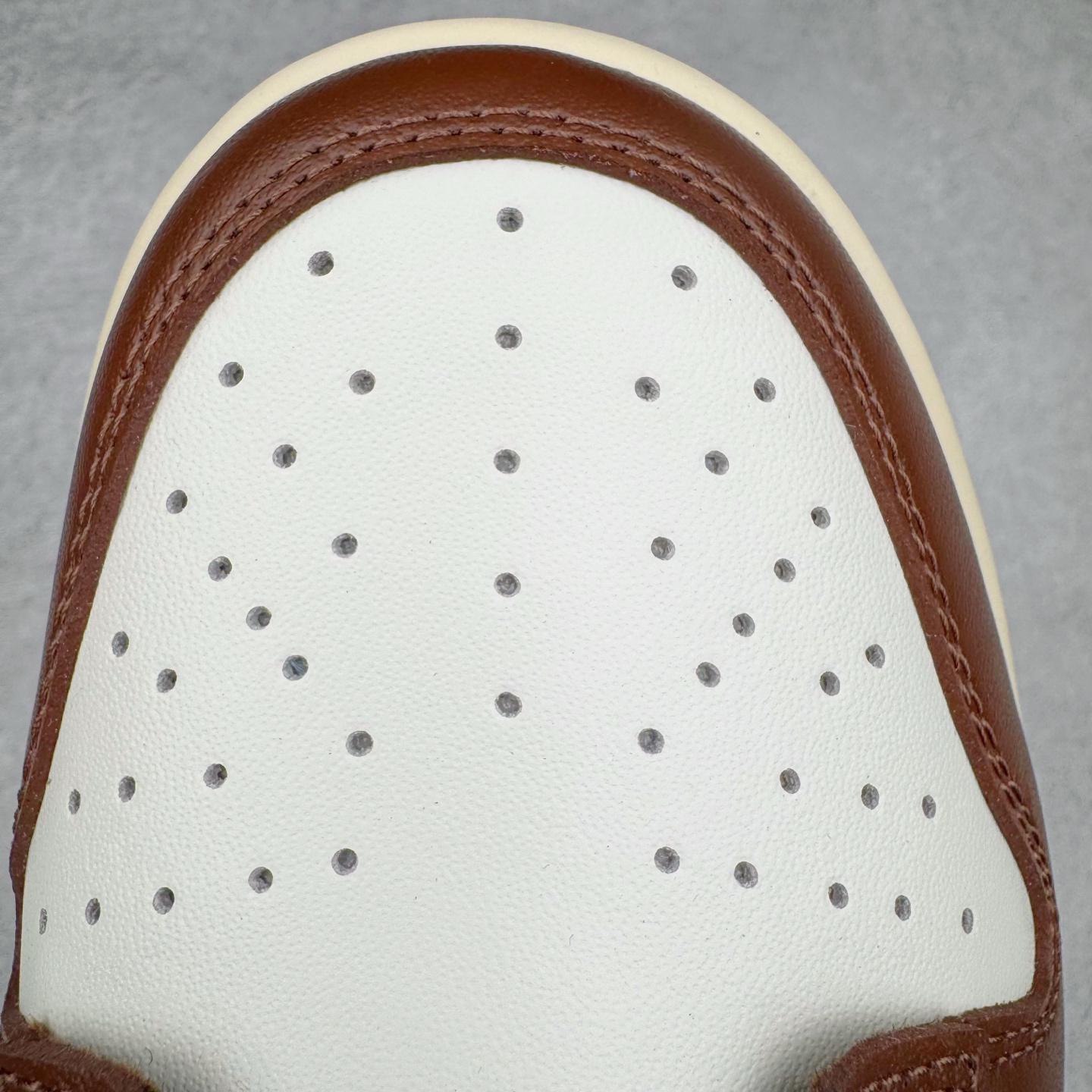 图片[15]-＃YC纯原 NK Dunk Low 摩卡巧克力 DD1503-124 实力大厂出品 新配色陆续开发 利润个位数只为口碑 全套原纸板楦头开发 确保原汁原味 完美呈现DUNK版型 一比一鞋头弧度高度鞋身弧度 此版本只针对中端市场 皮料材质有所更替 其他数据细节工艺流程均保持一致 绝不口嗨 细节品控鞋型随意对比 独家私模官方第六代原厂航空铝磨具打磨大底 鞋头坡度极致还原 无解鞋型 原盒原配 圈内天花板工艺 原厂玻璃冲刀 超高清洁度 全鞋零毛边皮料切割 原厂中底布点胶 中底布拉帮走线遵循公司 尺码：36 36.5 37.5 38 38.5 39 40 40.5 41 42 42.5 43 44 44.5 45 46-选品中心