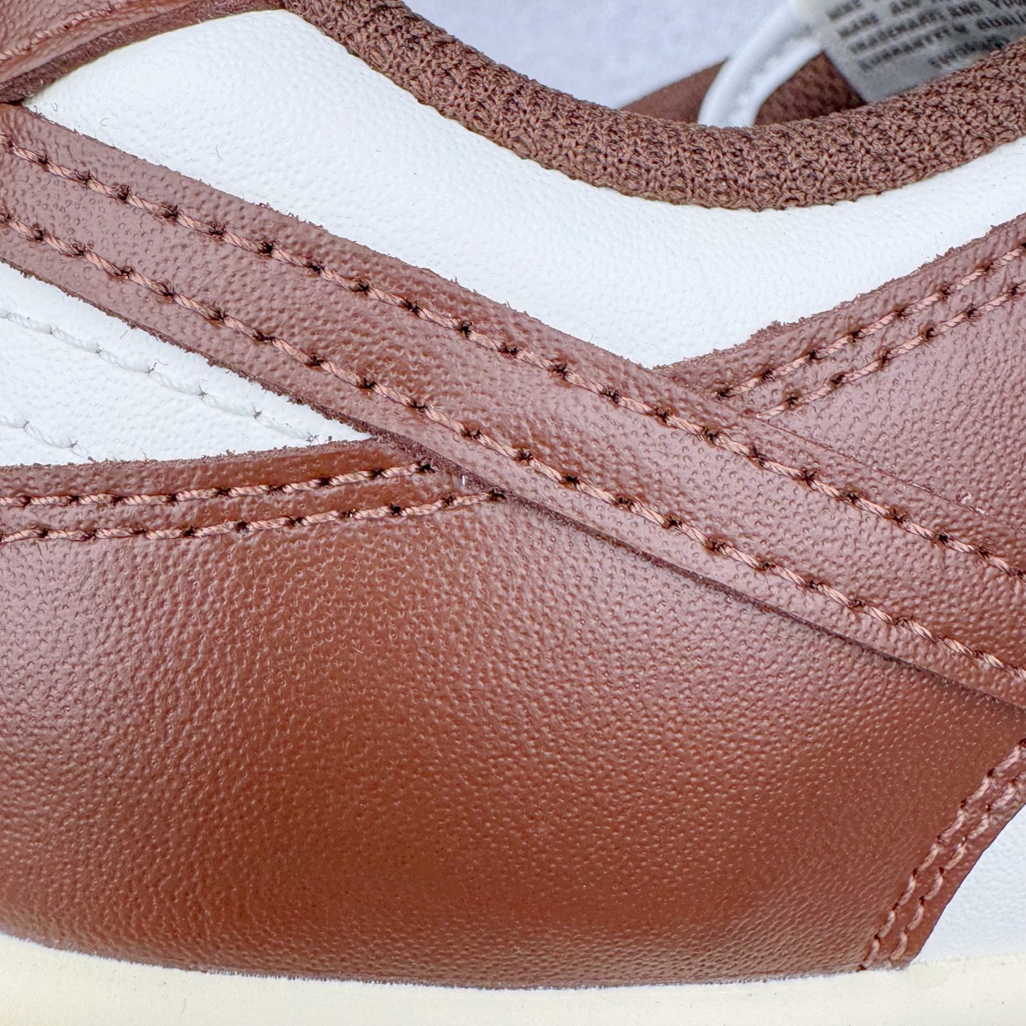 图片[14]-＃YC纯原 NK Dunk Low 摩卡巧克力 DD1503-124 实力大厂出品 新配色陆续开发 利润个位数只为口碑 全套原纸板楦头开发 确保原汁原味 完美呈现DUNK版型 一比一鞋头弧度高度鞋身弧度 此版本只针对中端市场 皮料材质有所更替 其他数据细节工艺流程均保持一致 绝不口嗨 细节品控鞋型随意对比 独家私模官方第六代原厂航空铝磨具打磨大底 鞋头坡度极致还原 无解鞋型 原盒原配 圈内天花板工艺 原厂玻璃冲刀 超高清洁度 全鞋零毛边皮料切割 原厂中底布点胶 中底布拉帮走线遵循公司 尺码：36 36.5 37.5 38 38.5 39 40 40.5 41 42 42.5 43 44 44.5 45 46-选品中心