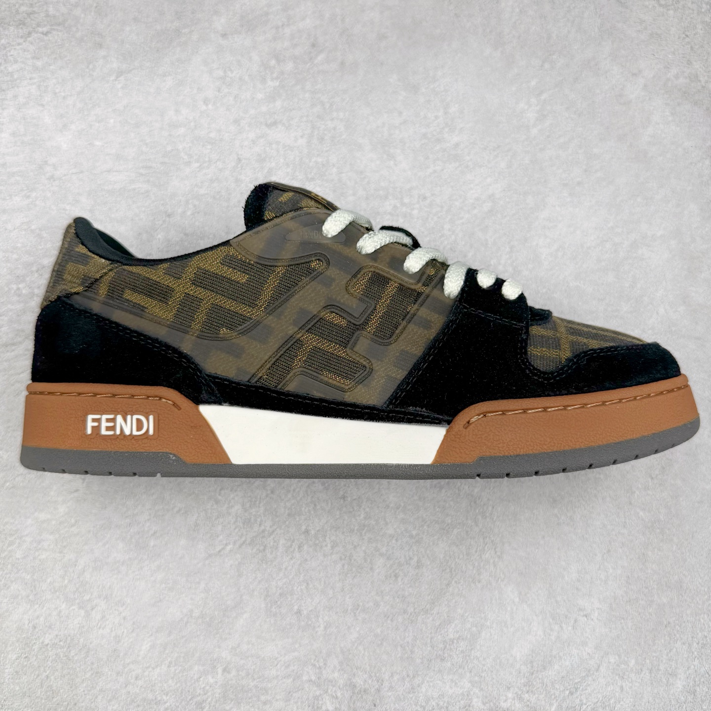 图片[3]-＃纯原 FENDI 芬迪 Match sneaters 魔术贴低帮运动鞋 独家定制 全身20几个细节点全部做到一致还原 吊打市面所有版本 独家原装套装配件官方同源 渠道原装订单 全套专柜包装物及配件#鞋底嵌入核心防伪芯片感应装置 FENDI芬迪match最新爆款情侣款运动鞋板鞋原版购入 高工艺无缝细空胶技术 贴楦误差0.05mm,鞋底采用固特异内外锁死工艺 最大限度弯折永不开胶 原鞋一致效果环保无味 鞋面采用麂皮和皮革拼接组合 logo内里采用毛巾绒里 上脚超级柔软 轻便 舒适搭配卫衣 尺码：35 36 37 38 39 40 41 42 43 44 45-选品中心