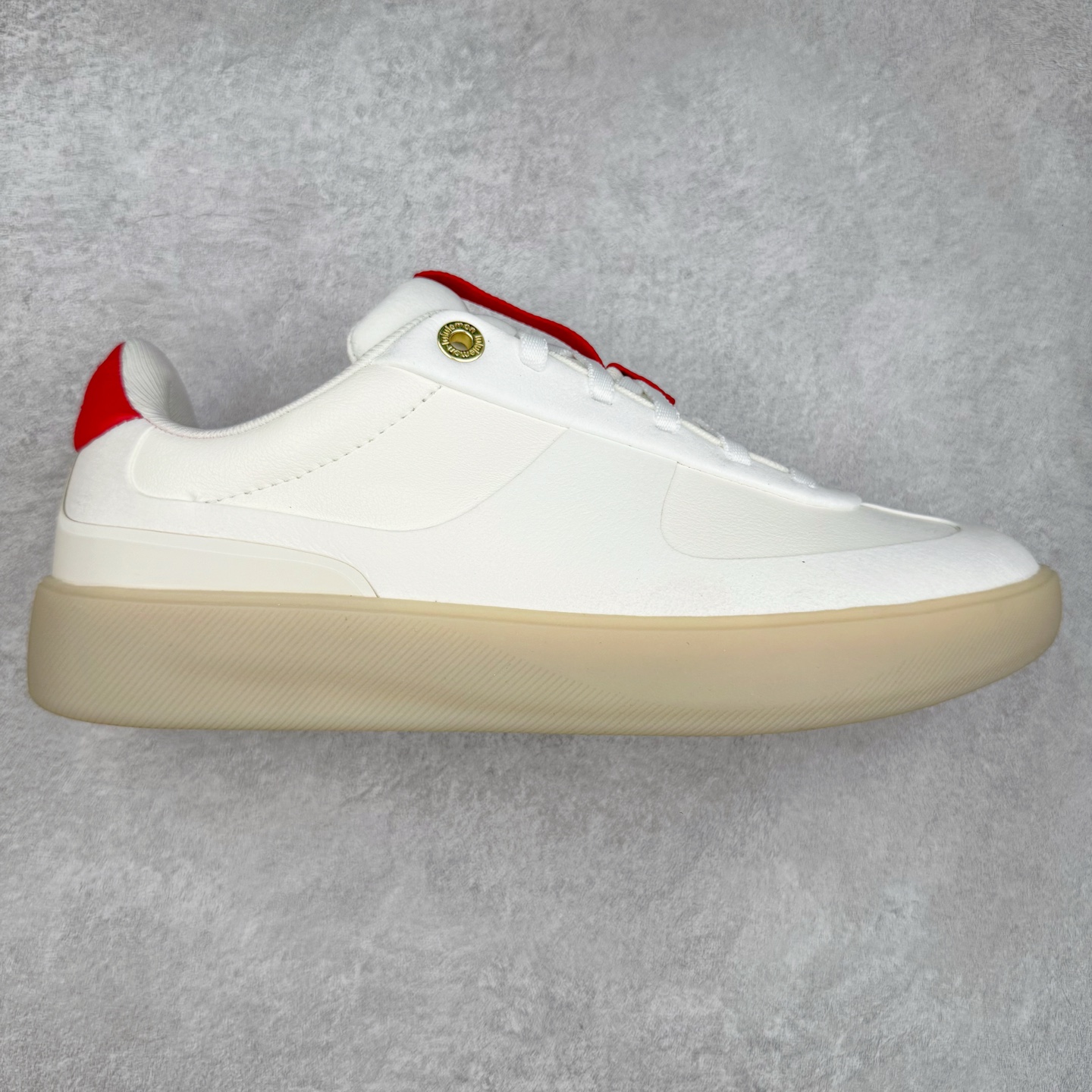 ＃K1 lululemon Cityverse 露露乐檬极简主义减震耐磨低帮生活休闲鞋 Cityverse将运动性能融入经典休闲鞋中，中底提供出色缓震，并贴合足部曲线，带来全天候的舒适感。鞋面采用两种材质拼接，且前半部分采用热熔压胶处理，无任何缝线，保留了鞋身整体性。模制泡沫的鞋垫带来上乘的脚感，在平日休闲穿着时不会磨脚，也能提供轻质软弹的效果。25年来，lululemon一直秉持“感受为先”的设计理念，并相信更好的感受带来更好的表现。此次男鞋的设计亦是如此。投入多年研究，针对男性在不同运动场景中的脚步形态设计了不同鞋履款式。同时，还进行了生物力学与形态学研究，为“他”带来更好的贴合度和感受。尺码：36 36.5 37.5 38 38.5 39 40 40.5 41 42 42.5 43 44 44.5 45-选品中心