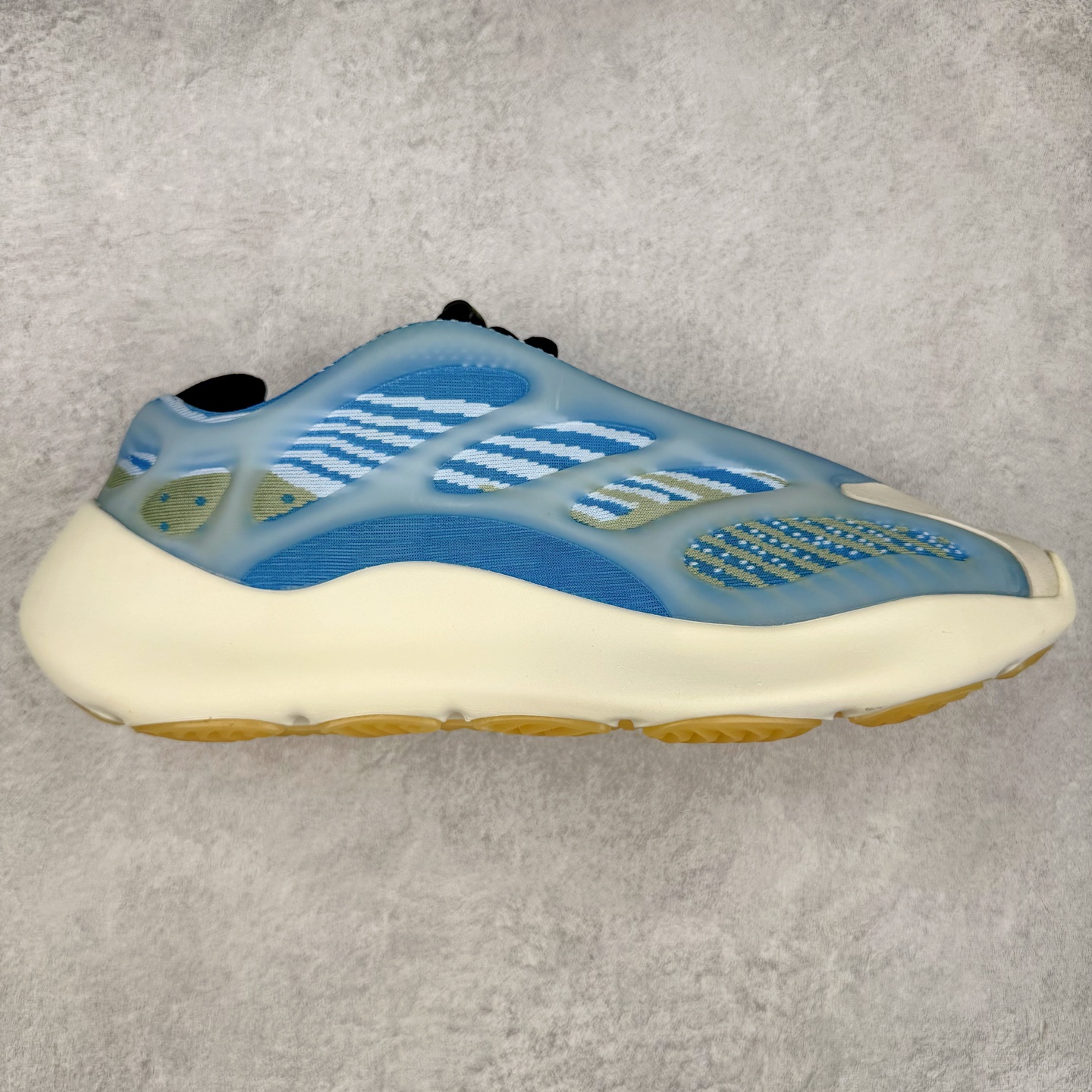 AD Yeezy 700V3 全套原楦原纸版 打造灵魂正确版型 原厂贾卡原面 纹路与正品一致 高频进口夜光KPU完美组合原面 呈现炫丽星空夜光效果 此款非Boost爆米花科技 鞋底采用BOUNCE 全新缓震科技 脚感同样舒适 偏小一码 尺码:36 36.5 37.5 38 38.5 39 40 40.5 41 42 42.5 43 44 44.5 45 46-选品中心