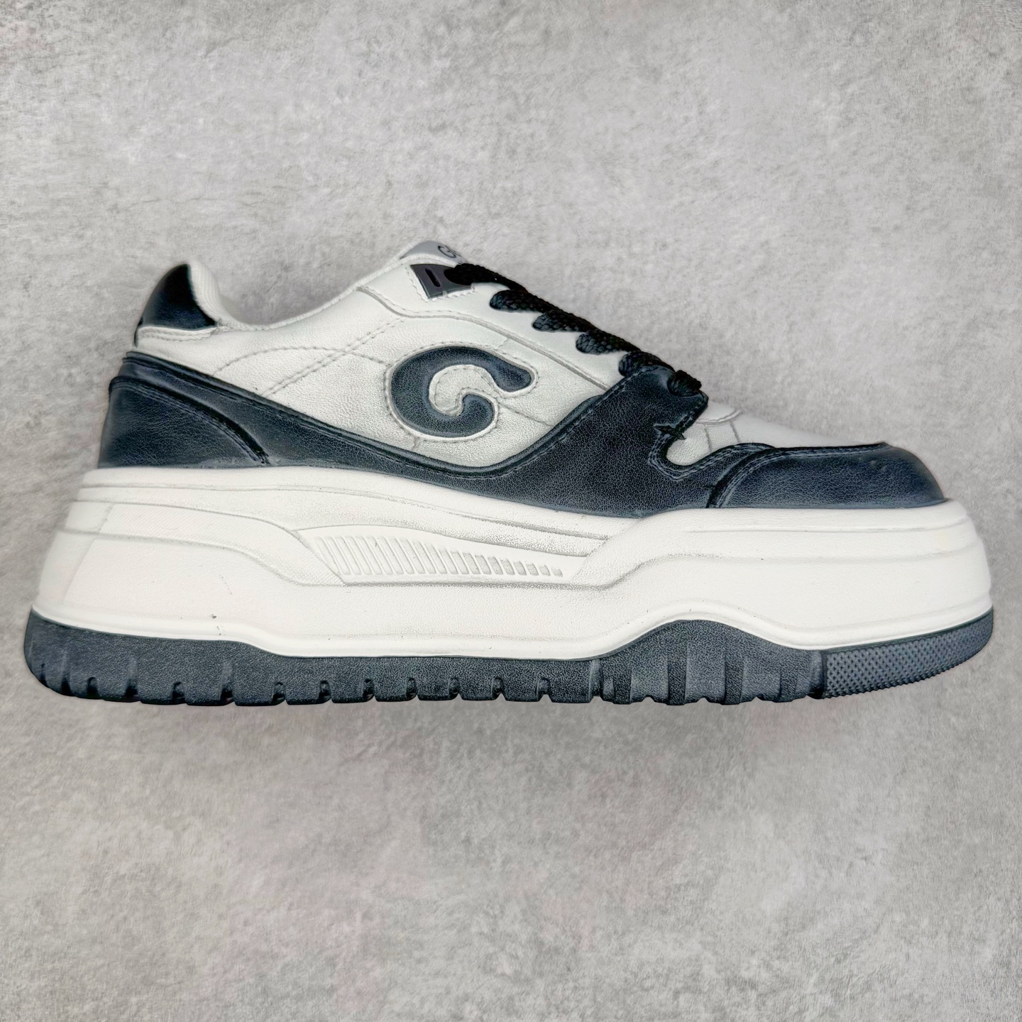 GG-CC白鹿同款老爹鞋 舒适百搭厚底春季新款女士休闲运动鞋系列 #广东大厂出品 完美细节 大长腿时髦look轻松定格 不费力展现率性氛围 酷帅机能风不规则设计大底 GGCC拼色造型设计 轻便舒适百搭 不管怎么搭都敲好看~ 尺码:35 36 37 38 39 40-选品中心