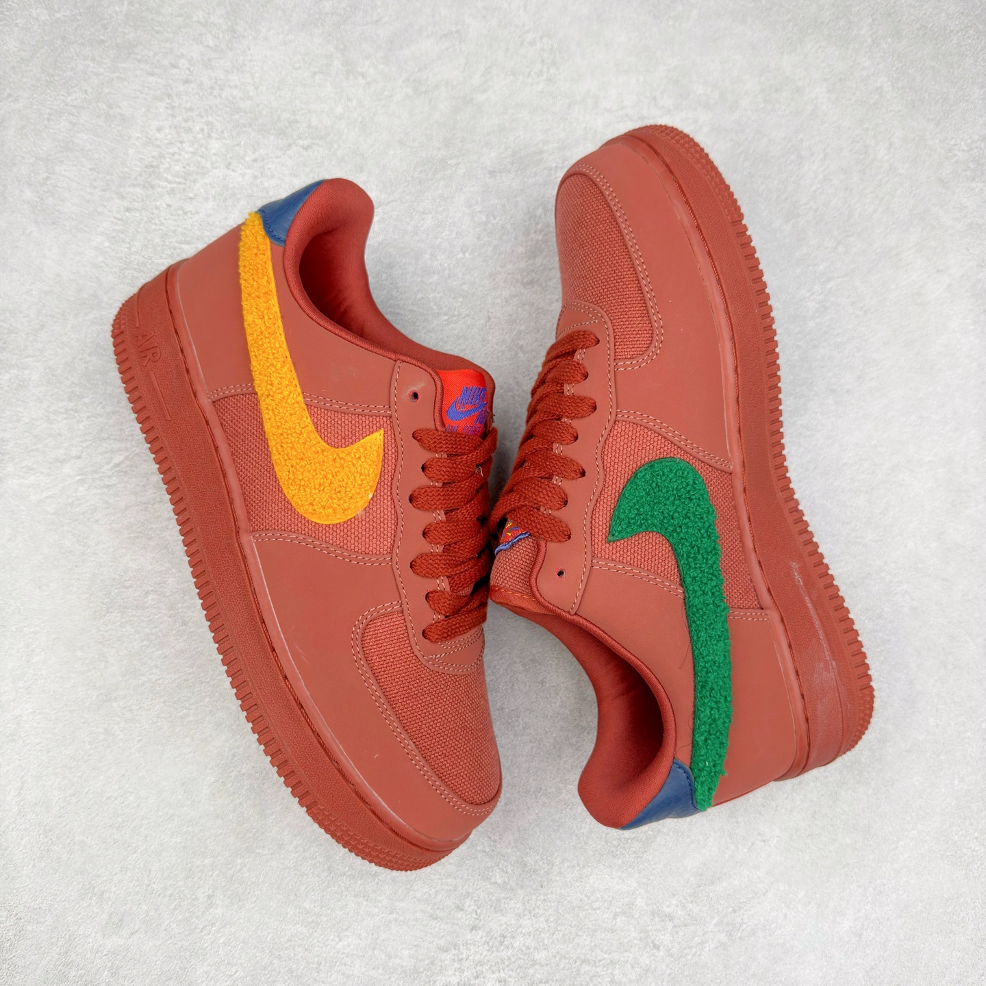 图片[3]-＃XT纯原 NK Air Force 1´07 Low 空军一号低帮百搭休闲运动板鞋 DV5153-600 顶级批次 2022全新楦头鞋型 鱼鳞大底 历时开发三个月 清洁度完美 二维码鞋标 内置芯片及solo气垫 大底高度及其弧度依照正品 钢印 logo刺绣 鞋口弧度 鞋头长度 鞋面冲孔 鞋垫背胶及钢印 完美鞋型对比正品 每一处都是细节满满 柔软、弹性十足的缓震性能和出色的中底设计 横跨复古与现代的外型结合 造就出风靡全球 三十多年的Force 1 直到今天还深受青睐 实拍调校N版已经零色差零失真 百分百还原实物色彩所见即所得 不存在货不对板色差等低级问题 选购参考实物拍摄 不混卖不参货 只用心做好货严格选品 承诺混一赔十 尺码：36 36.5 37.5 38 38.5 39 40 40.5 41 42 42.5 43 44 44.5 45-选品中心