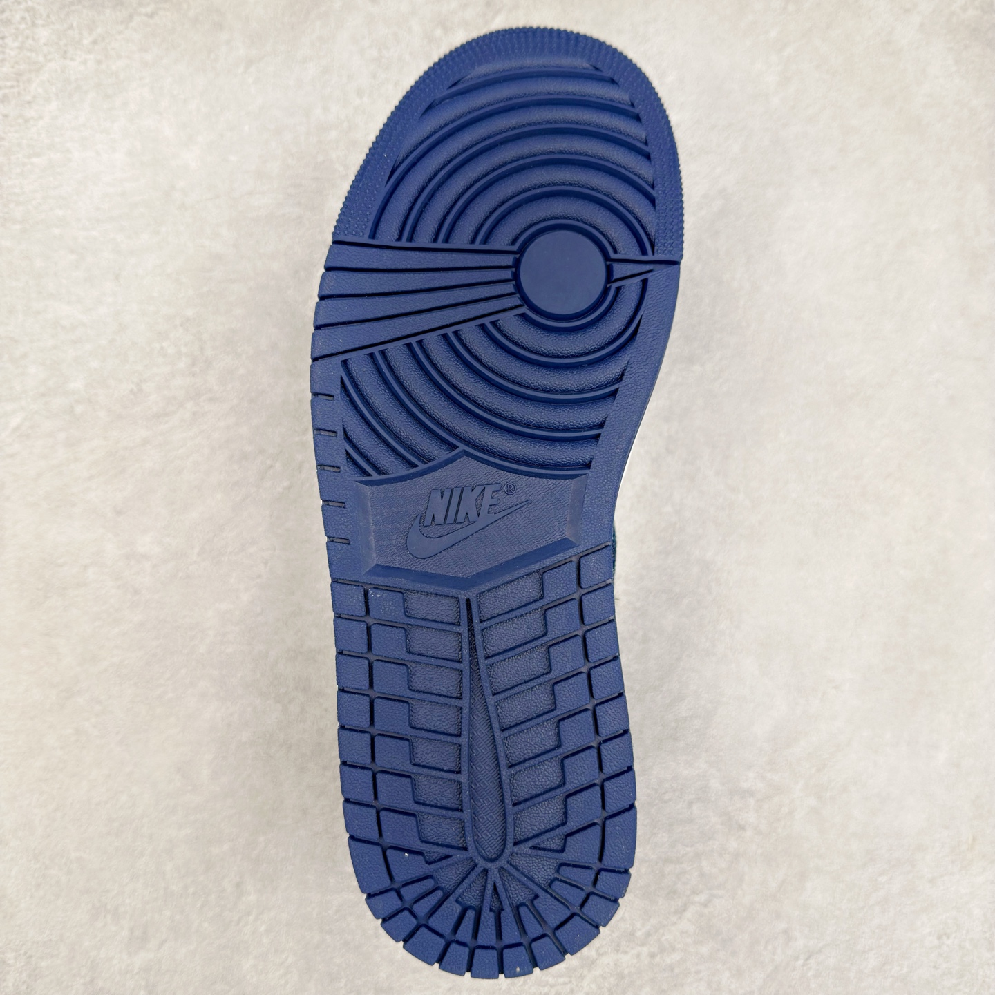 图片[8]-＃DT纯原 Air Jordan AJ1 Low 低帮 白蓝牛仔 IH0648-141 终端优势供应 市面中低帮最具代表性版本没有之一 口碑大厂出品 品控大底版型不断改良更新 全套原纸板楦头开发 确保原汁原味 完美呈现版型 完美零毛边处理 原厂内置全掌气垫 价格定位良心 平台专用代工流水线出品 一眼公司既视感 拿到手的一瞬间就与众不同 碾压市面所有版本 全部原鞋开发 每一个配色都会采购原鞋确认细节 打破市面看图做货无好货之说 尺码：35.5 36 36.5 37.5 38 38.5 39 40 40.5 41 42 42.5 43 44 44.5 45 46-选品中心