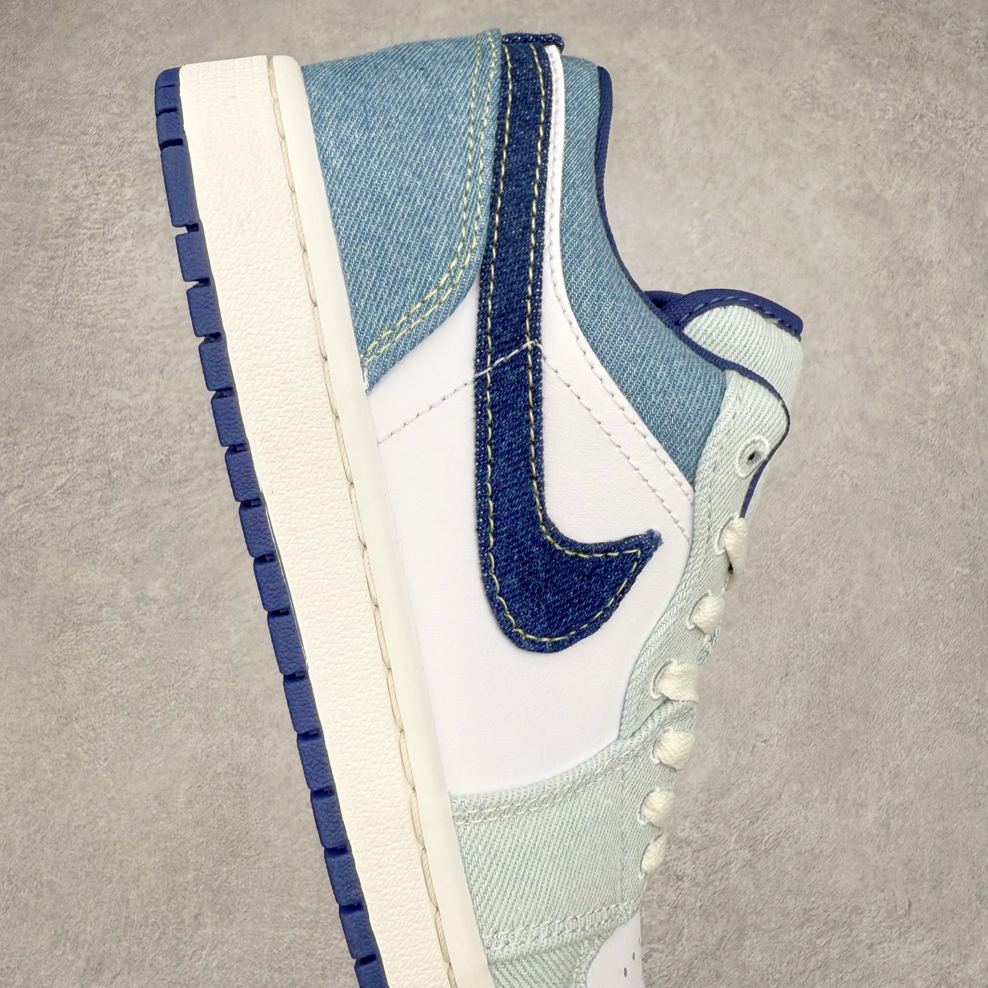 图片[6]-＃DT纯原 Air Jordan AJ1 Low 低帮 白蓝牛仔 IH0648-141 终端优势供应 市面中低帮最具代表性版本没有之一 口碑大厂出品 品控大底版型不断改良更新 全套原纸板楦头开发 确保原汁原味 完美呈现版型 完美零毛边处理 原厂内置全掌气垫 价格定位良心 平台专用代工流水线出品 一眼公司既视感 拿到手的一瞬间就与众不同 碾压市面所有版本 全部原鞋开发 每一个配色都会采购原鞋确认细节 打破市面看图做货无好货之说 尺码：35.5 36 36.5 37.5 38 38.5 39 40 40.5 41 42 42.5 43 44 44.5 45 46-选品中心