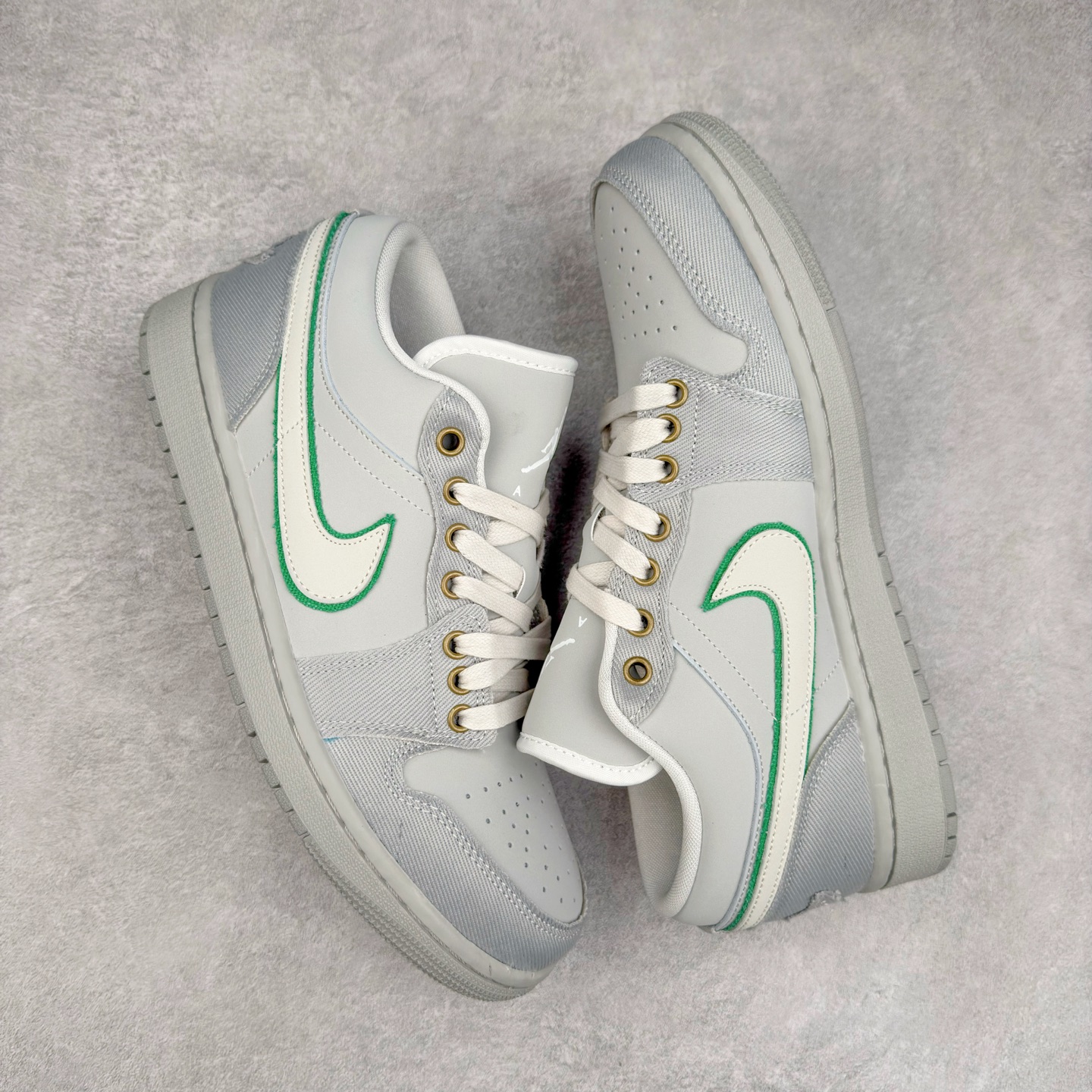 图片[3]-＃K版 Air Jordan AJ1 Low 低帮 IH3369-077 全新流水线出品 DT版本唯一平替选择 市场第二梯队最强版 全部原鞋开发 原楦原纸板开发 全鞋电脑针车 原厂内置全掌气垫 原盒内在原标 唯一Zp原版鞋带绑法 免检产品 全新2022版型 全头层皮料 完美零毛边处理 原厂配置全掌气垫 价格定位良心 几十个配色陆续出货 实拍调校N版已经零色差零失真 百分百还原实物色彩所见即所得 不存在货不对板色差等低级问题 选购参考实物拍摄 不混卖不参货 只用心做好货严格选品 承诺混一赔十 尺码：36 36.5 37.5 38 38.5 39 40 40.5 41 42 42.5 43 44 44.5 45-选品中心