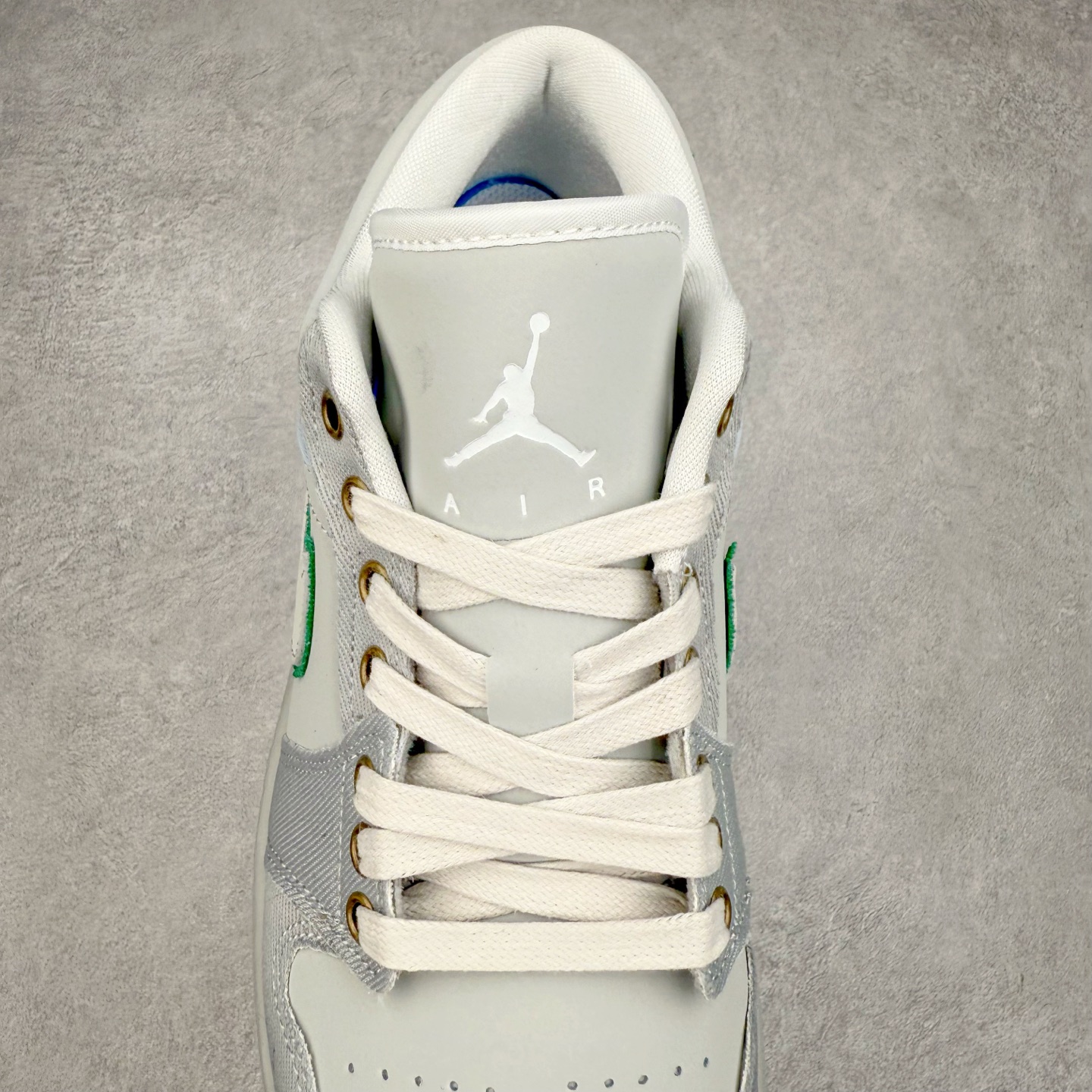 图片[5]-＃K版 Air Jordan AJ1 Low 低帮 IH3369-077 全新流水线出品 DT版本唯一平替选择 市场第二梯队最强版 全部原鞋开发 原楦原纸板开发 全鞋电脑针车 原厂内置全掌气垫 原盒内在原标 唯一Zp原版鞋带绑法 免检产品 全新2022版型 全头层皮料 完美零毛边处理 原厂配置全掌气垫 价格定位良心 几十个配色陆续出货 实拍调校N版已经零色差零失真 百分百还原实物色彩所见即所得 不存在货不对板色差等低级问题 选购参考实物拍摄 不混卖不参货 只用心做好货严格选品 承诺混一赔十 尺码：36 36.5 37.5 38 38.5 39 40 40.5 41 42 42.5 43 44 44.5 45-选品中心